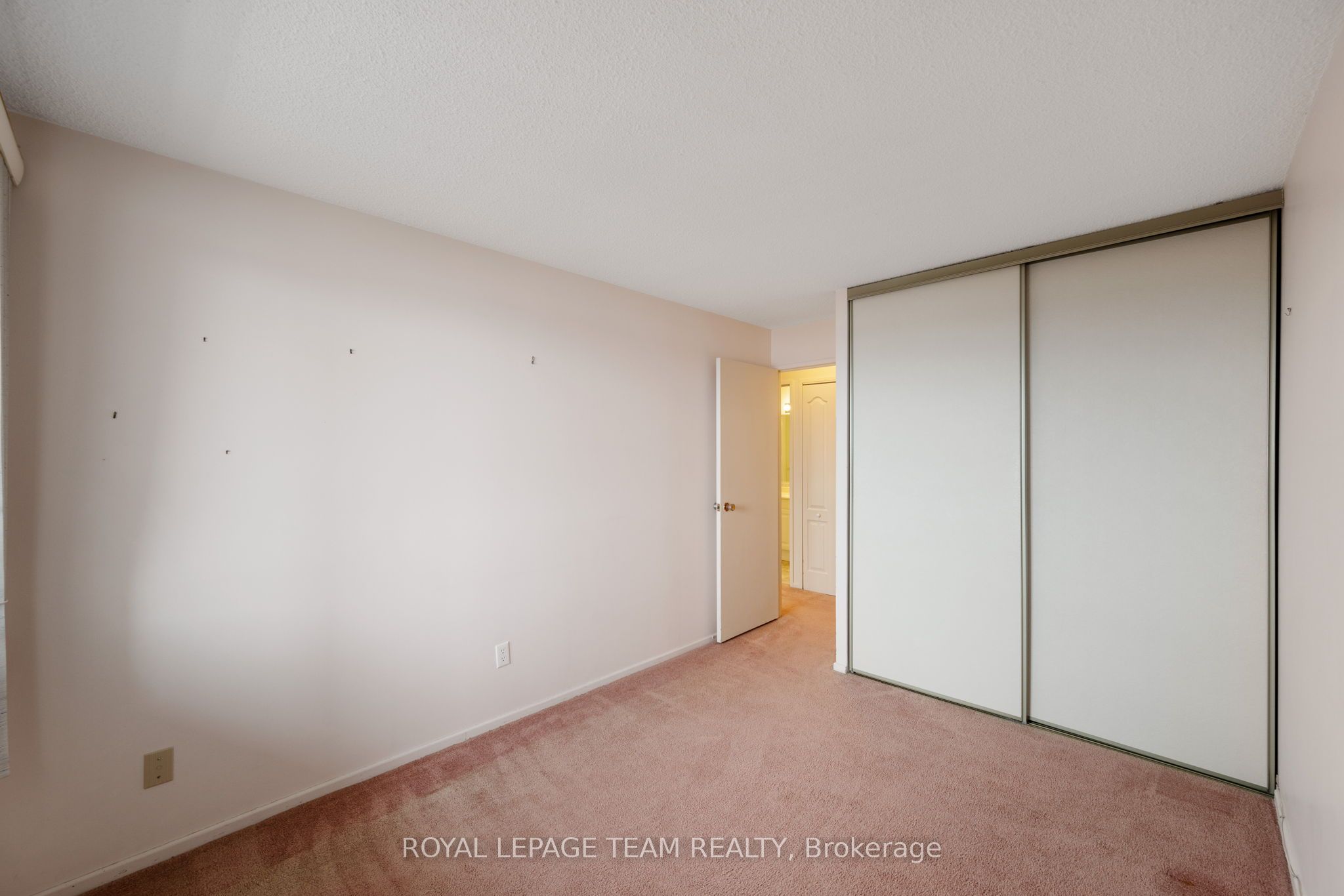 1081 Ambleside Drive 1101 Property Photo 16