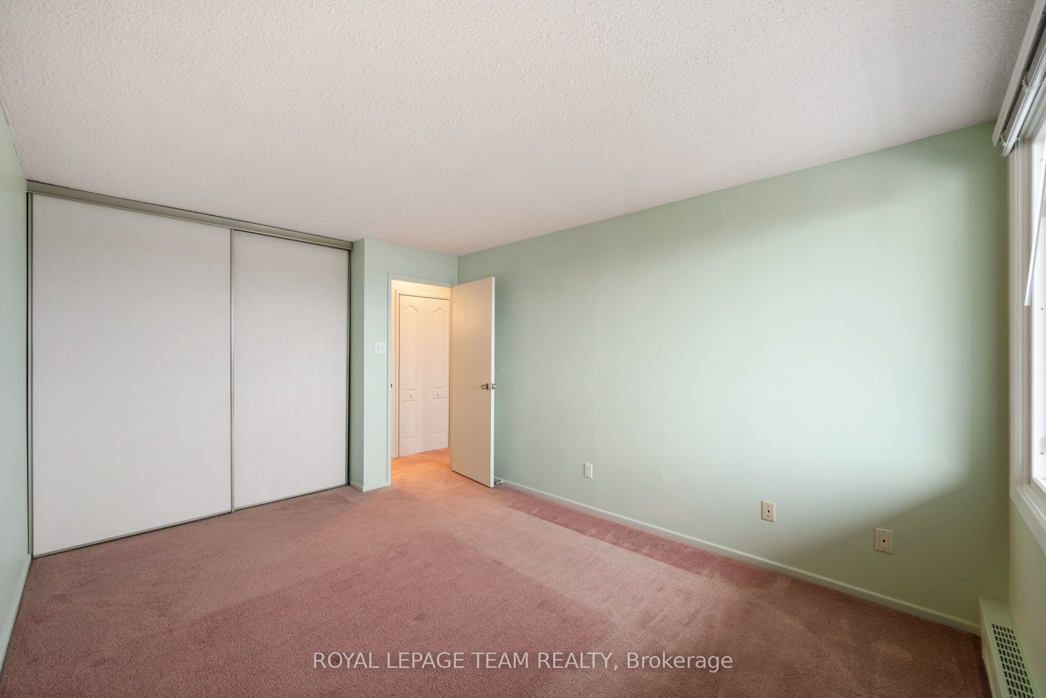 1081 Ambleside Drive 1101 Property Photo 18