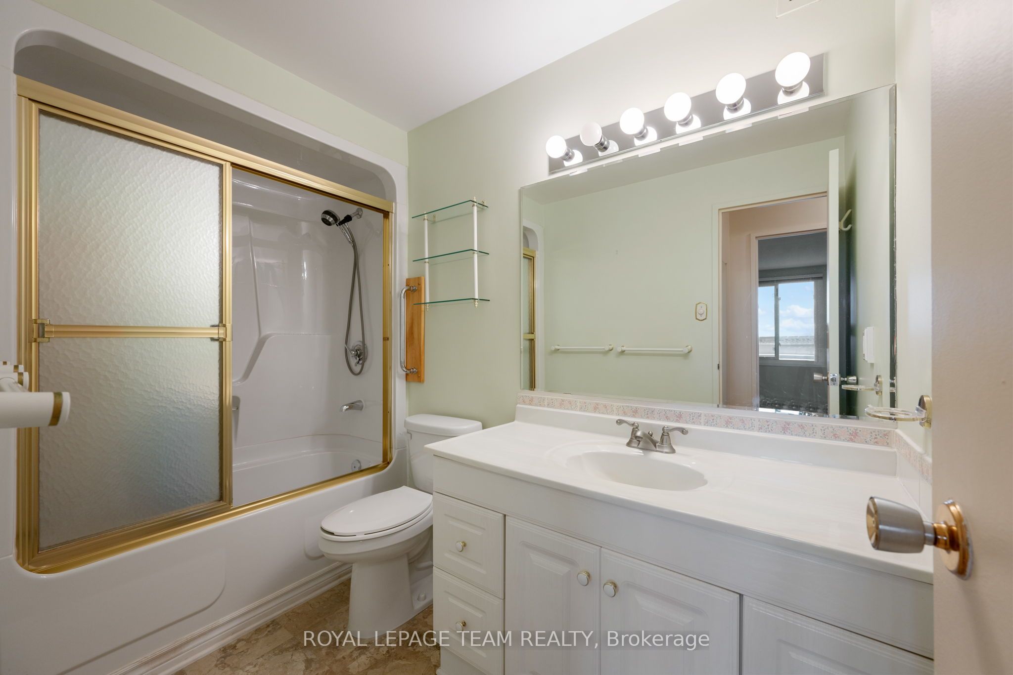 1081 Ambleside Drive 1101 Property Photo 19