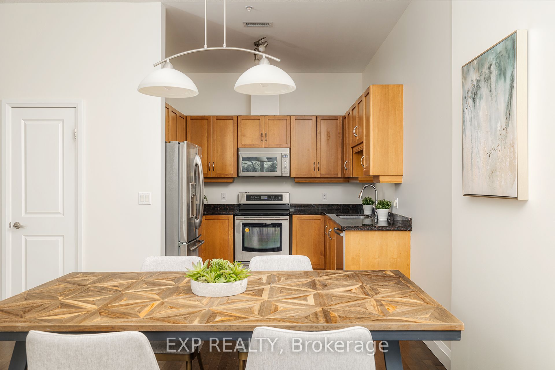 165 Duke Street E 305 Property Photo 6