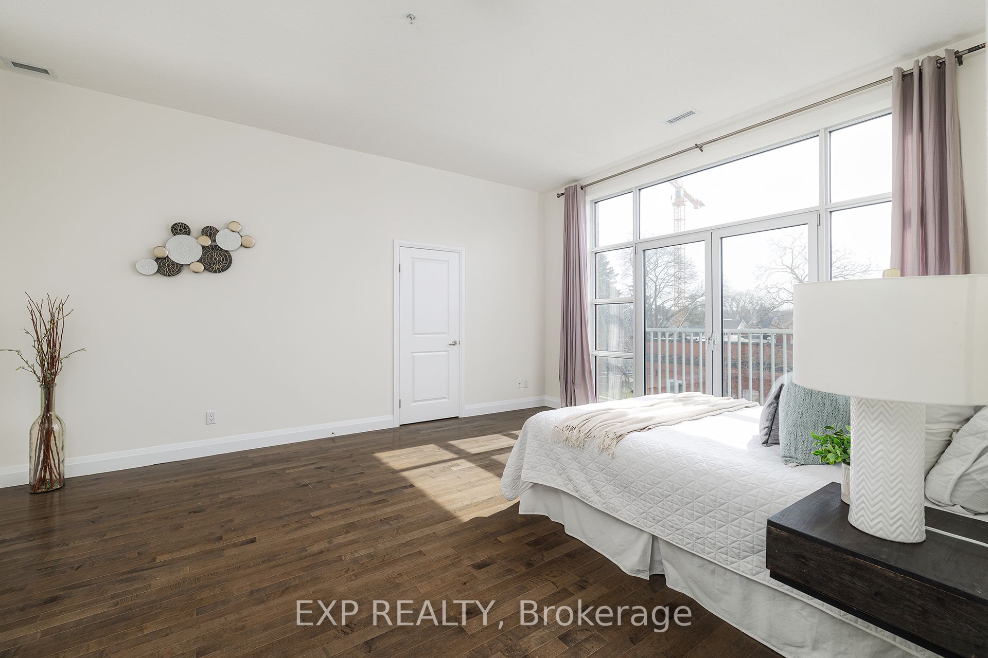 165 Duke Street E 305 Property Photo 12