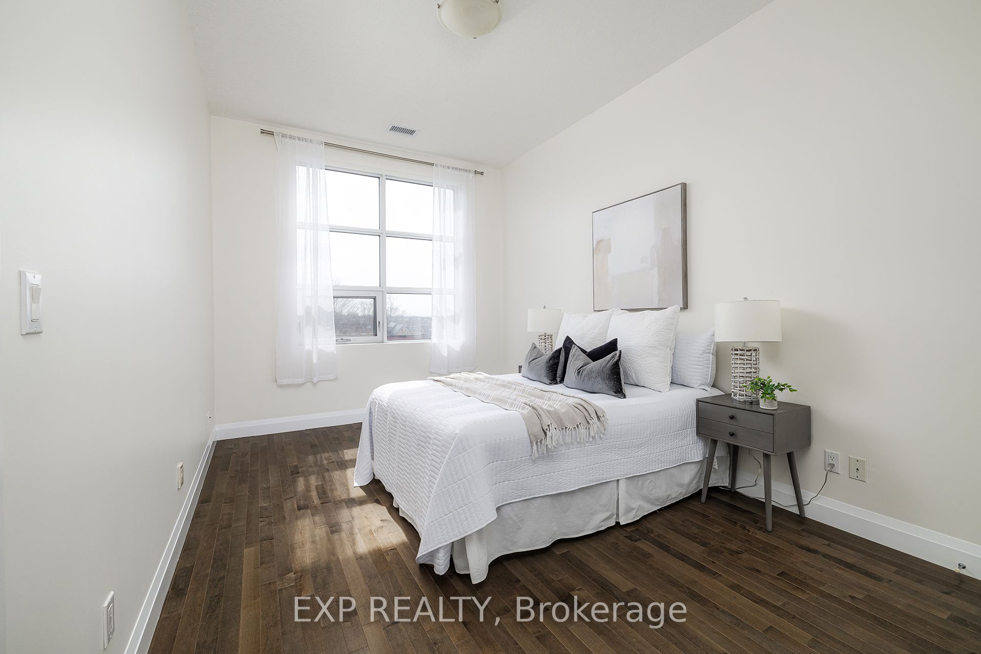 165 Duke Street E 305 Property Photo 16