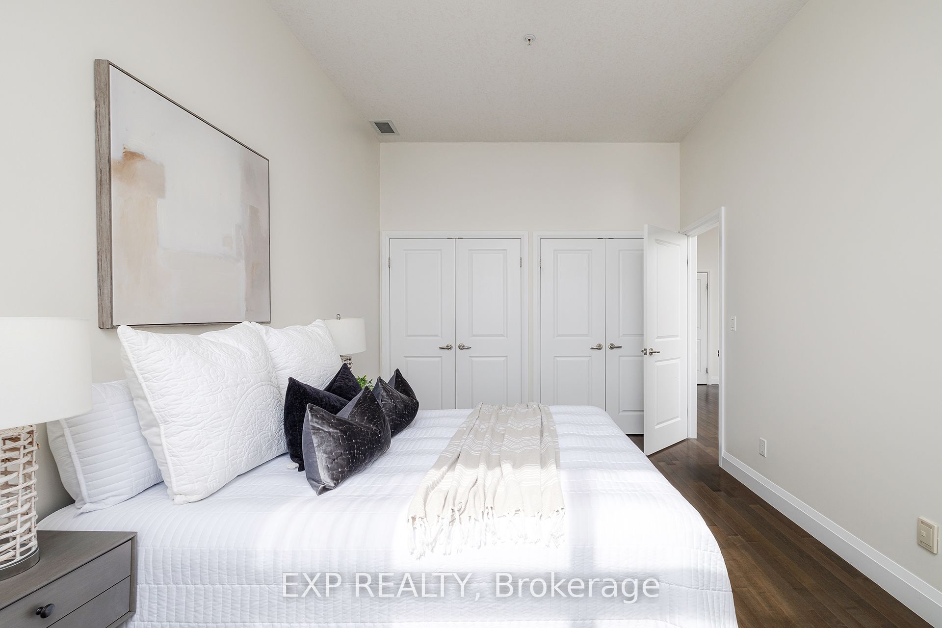 165 Duke Street E 305 Property Photo 17
