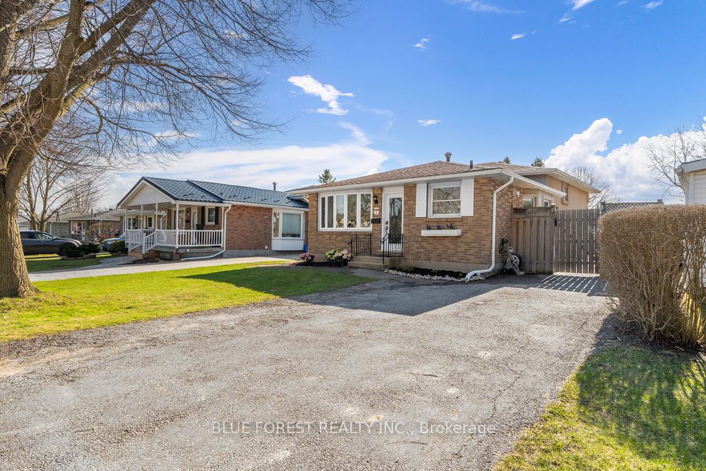 3 Upcott Crescent Property Photo