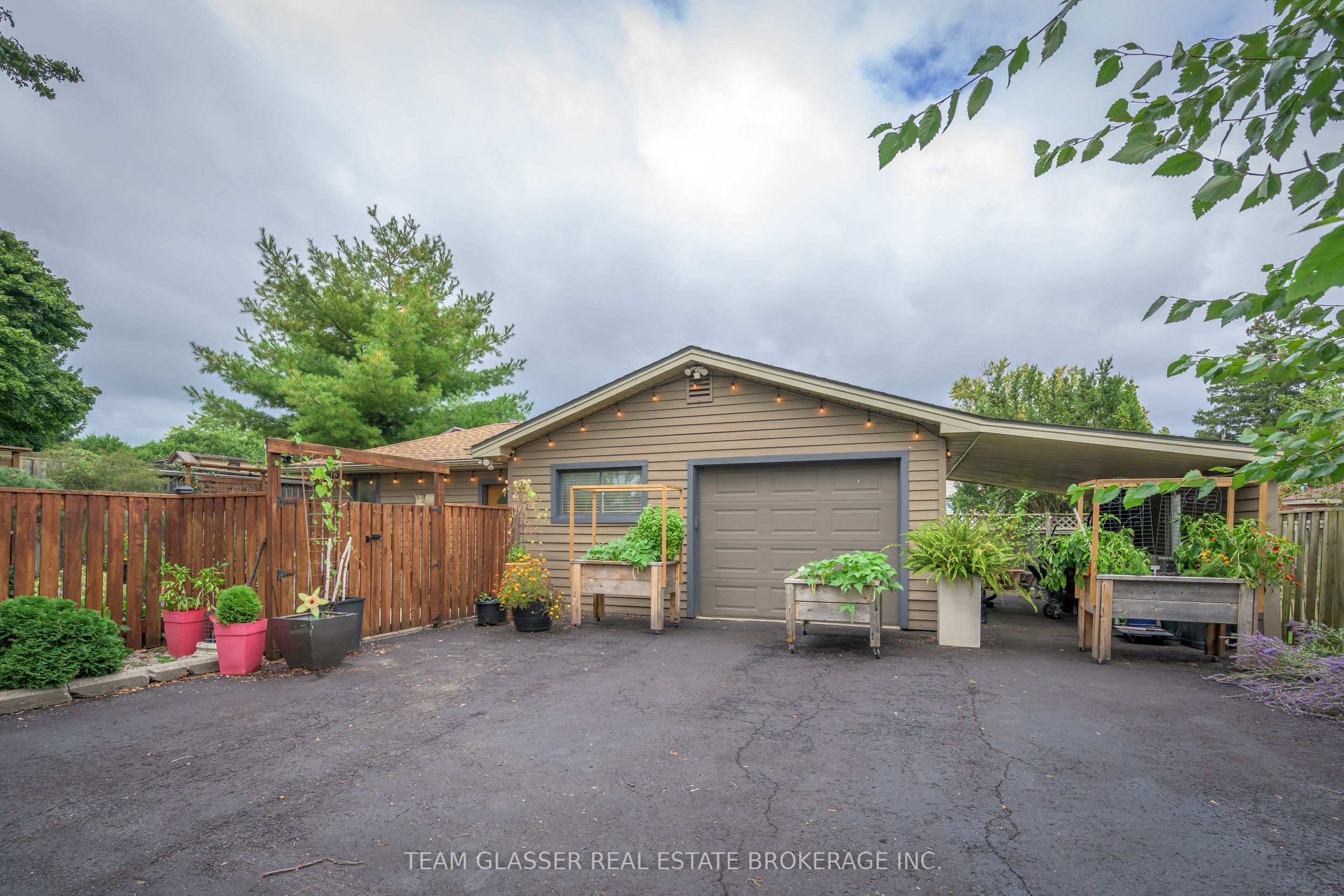 7070 Longwoods Rd Property Photo 19