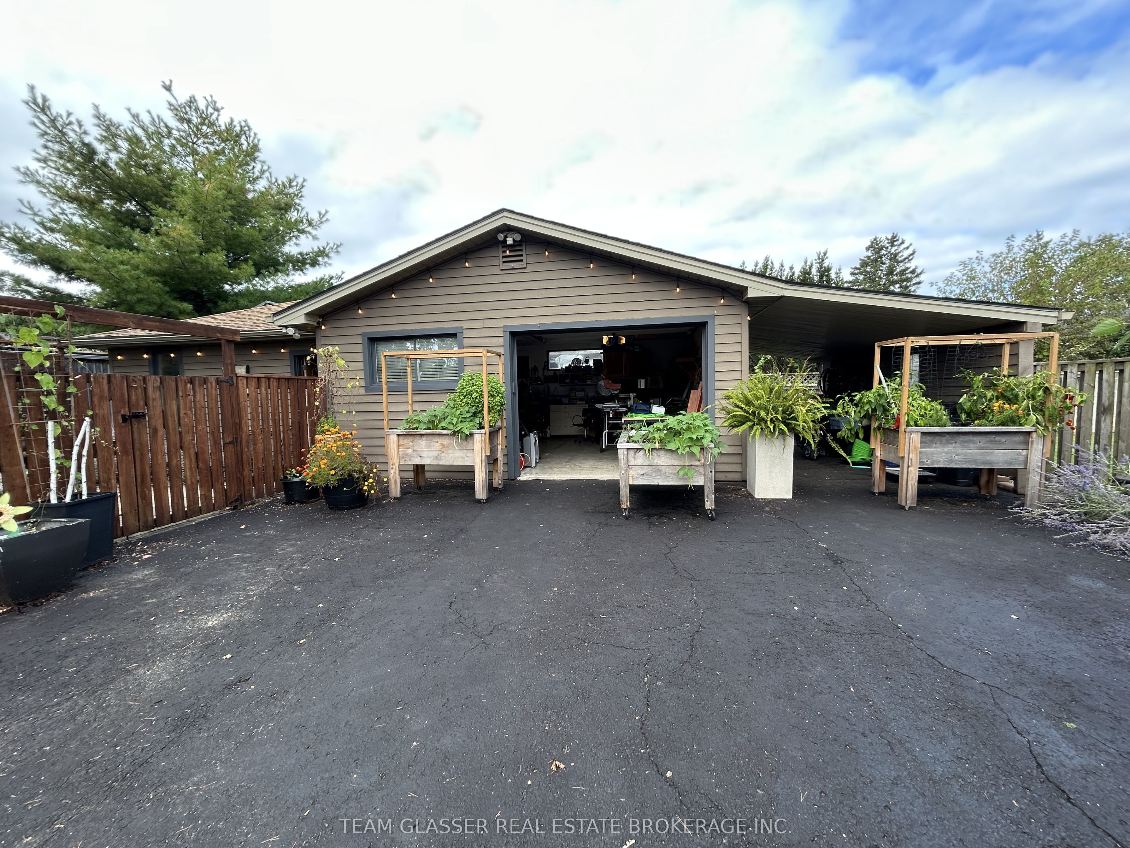 7070 Longwoods Rd Property Photo 31