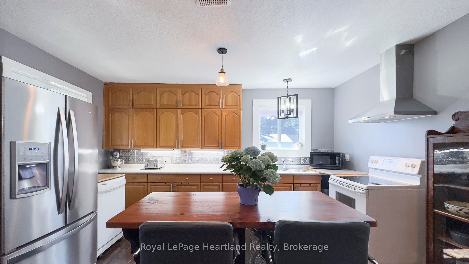 36973 Londesboro Road Property Photo 3