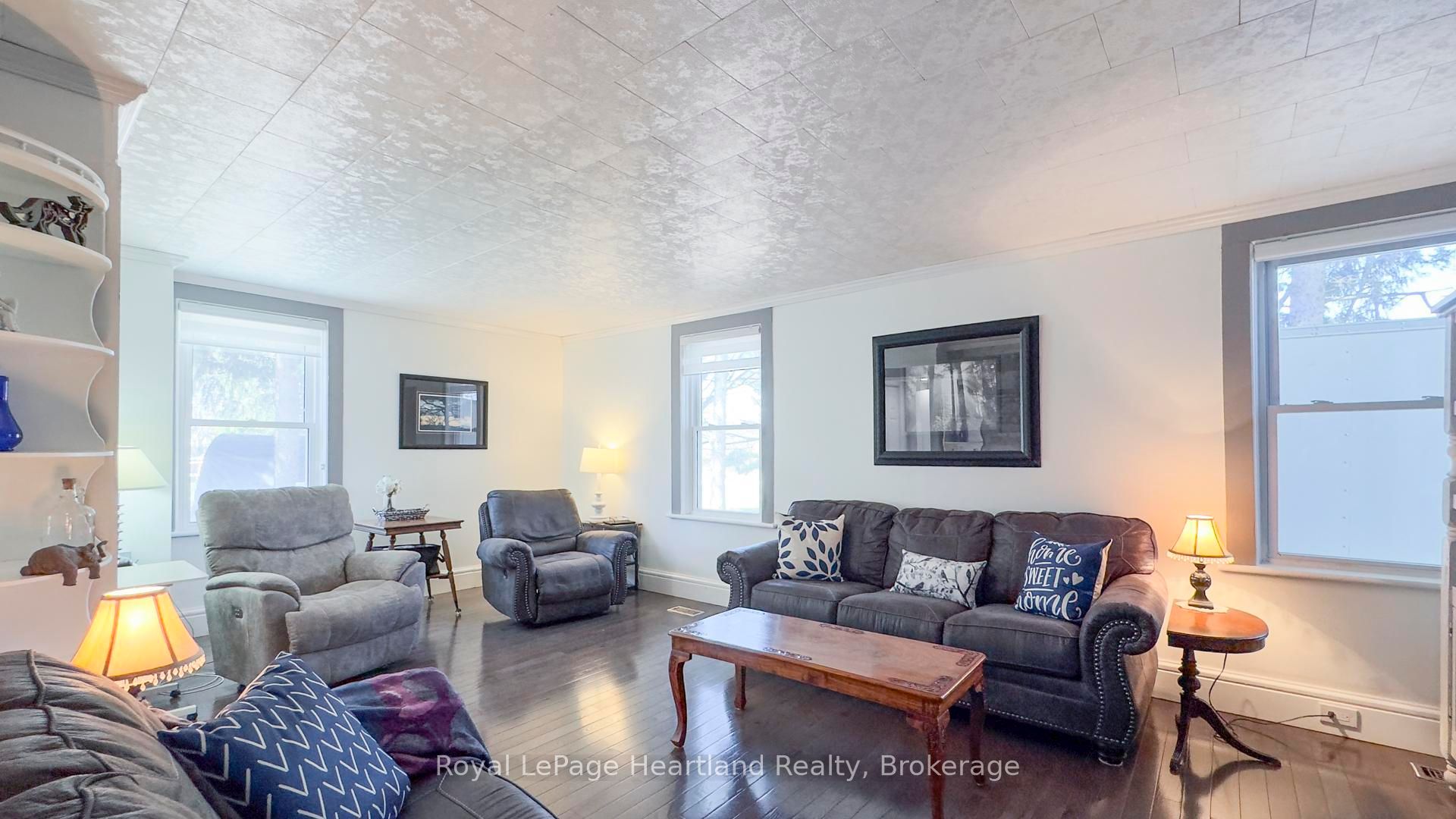 36973 Londesboro Road Property Photo 5