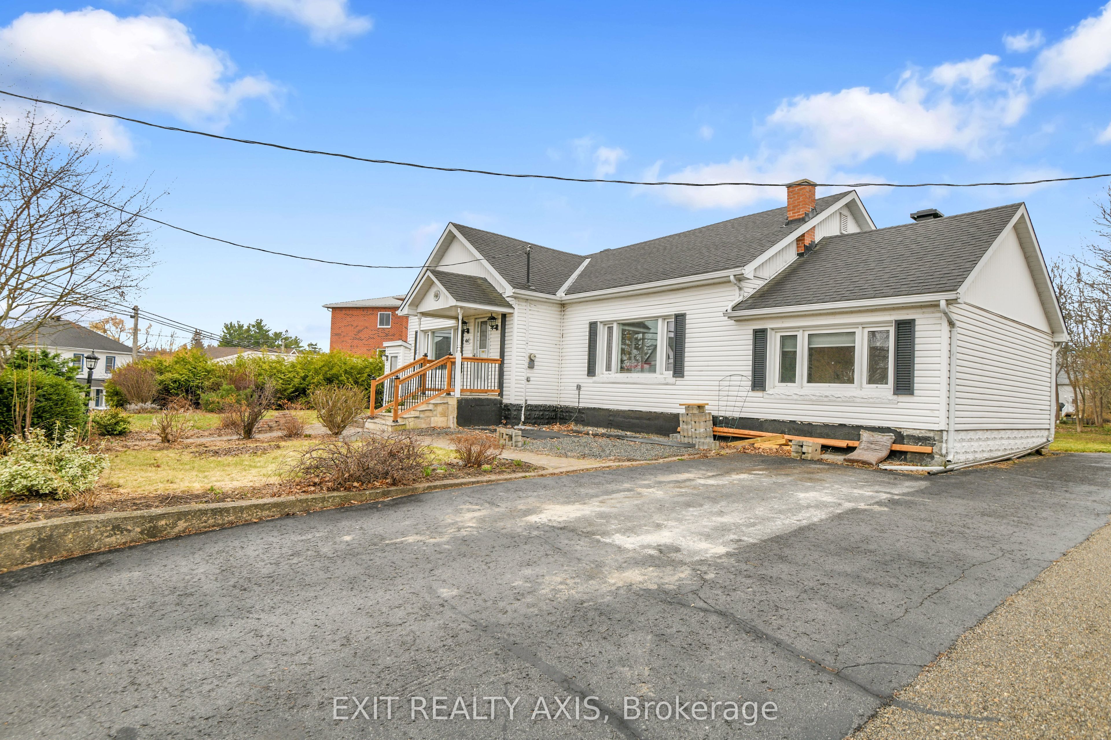 44 Main Street Property Photo 2