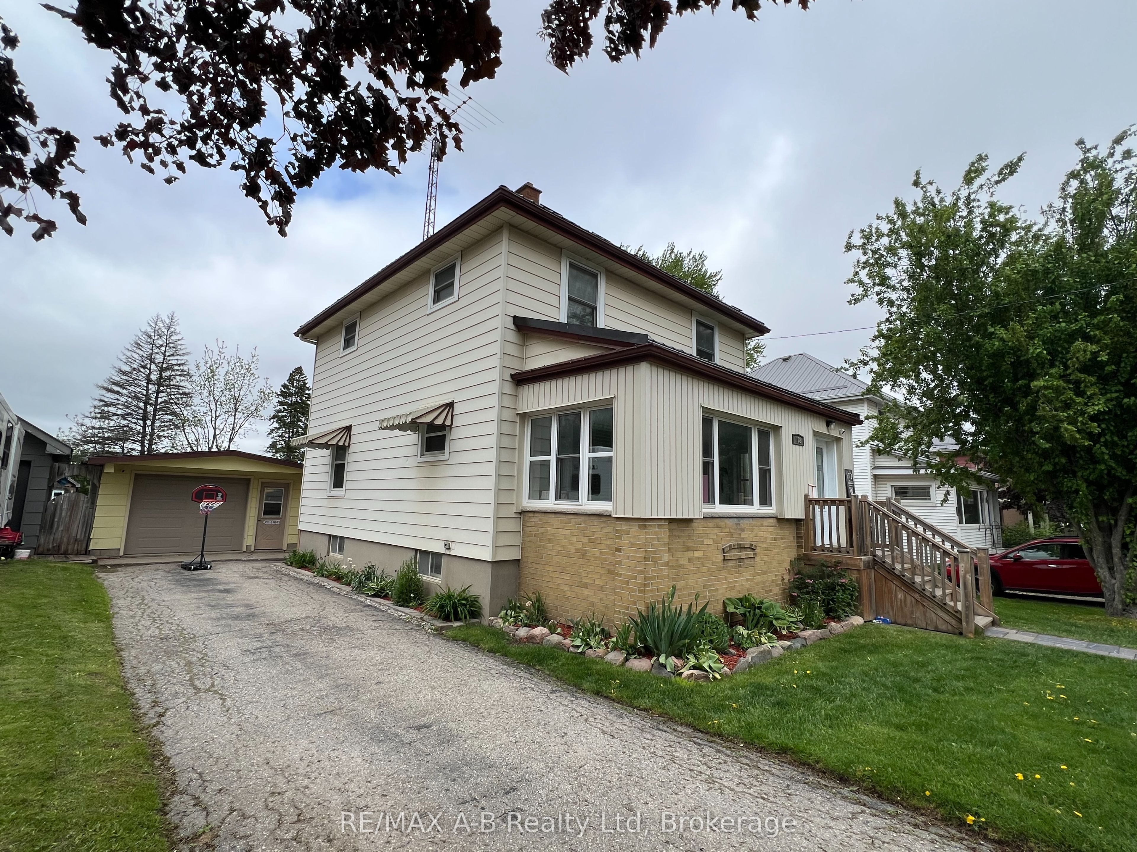 108 Loveys Street Property Photo