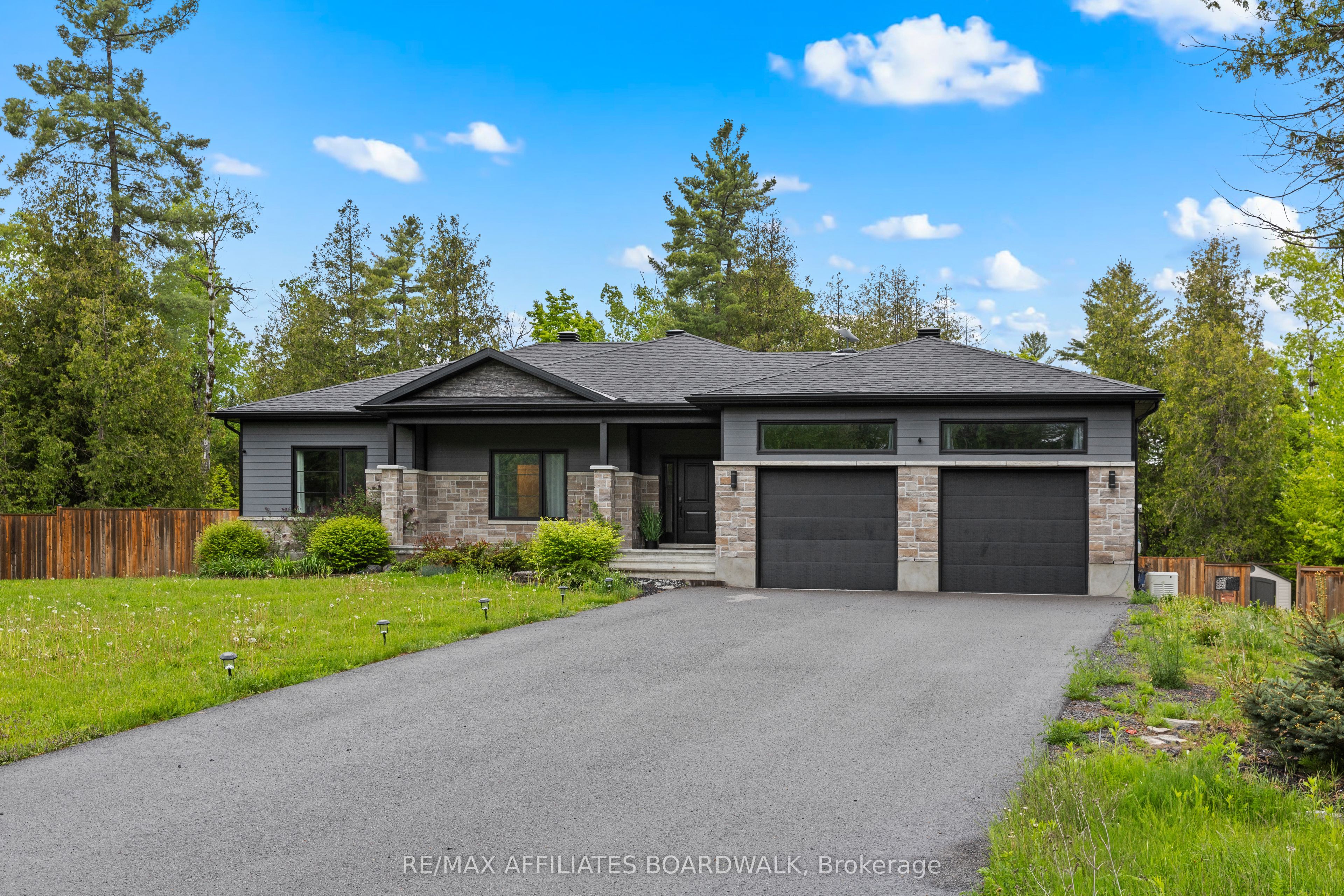 400 Cinnamon Crescent Property Photo 1