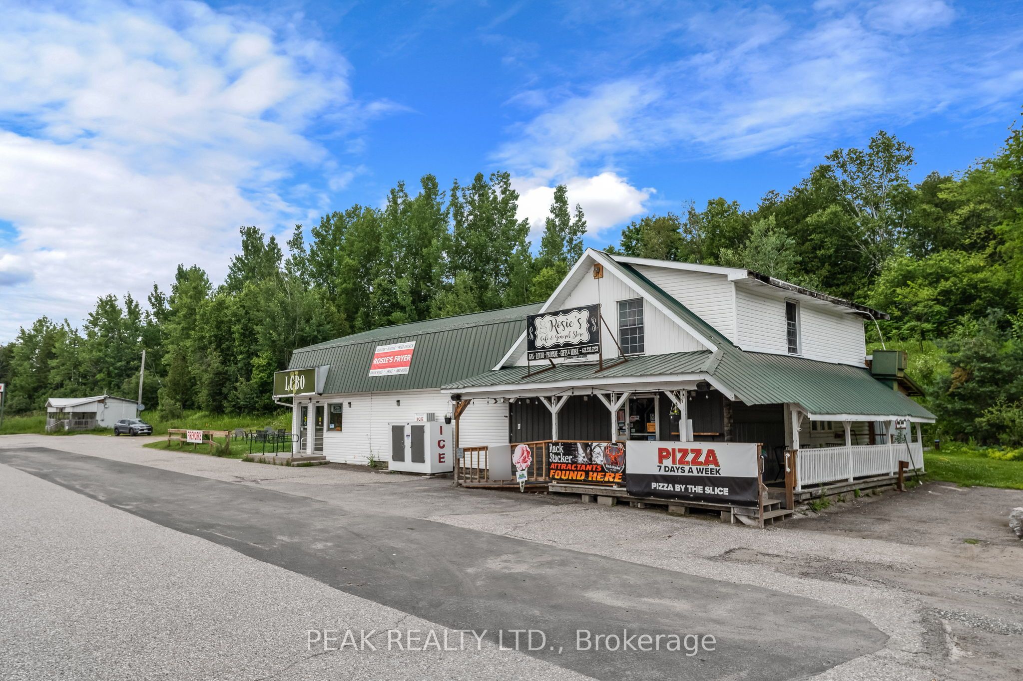 22353 Highway 41 Property Photo 2