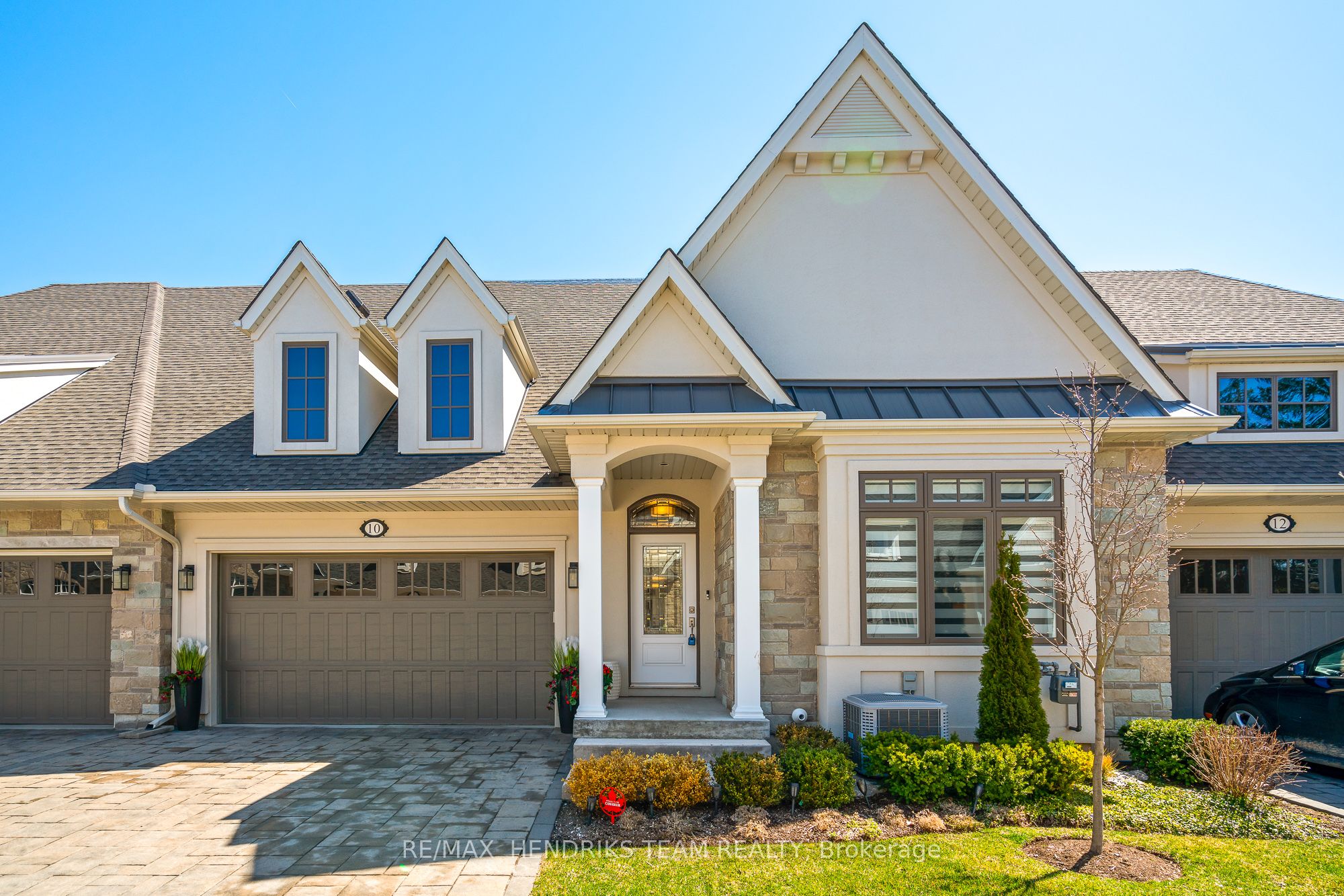 #11 - 10 Sassafras Row Property Photo 2