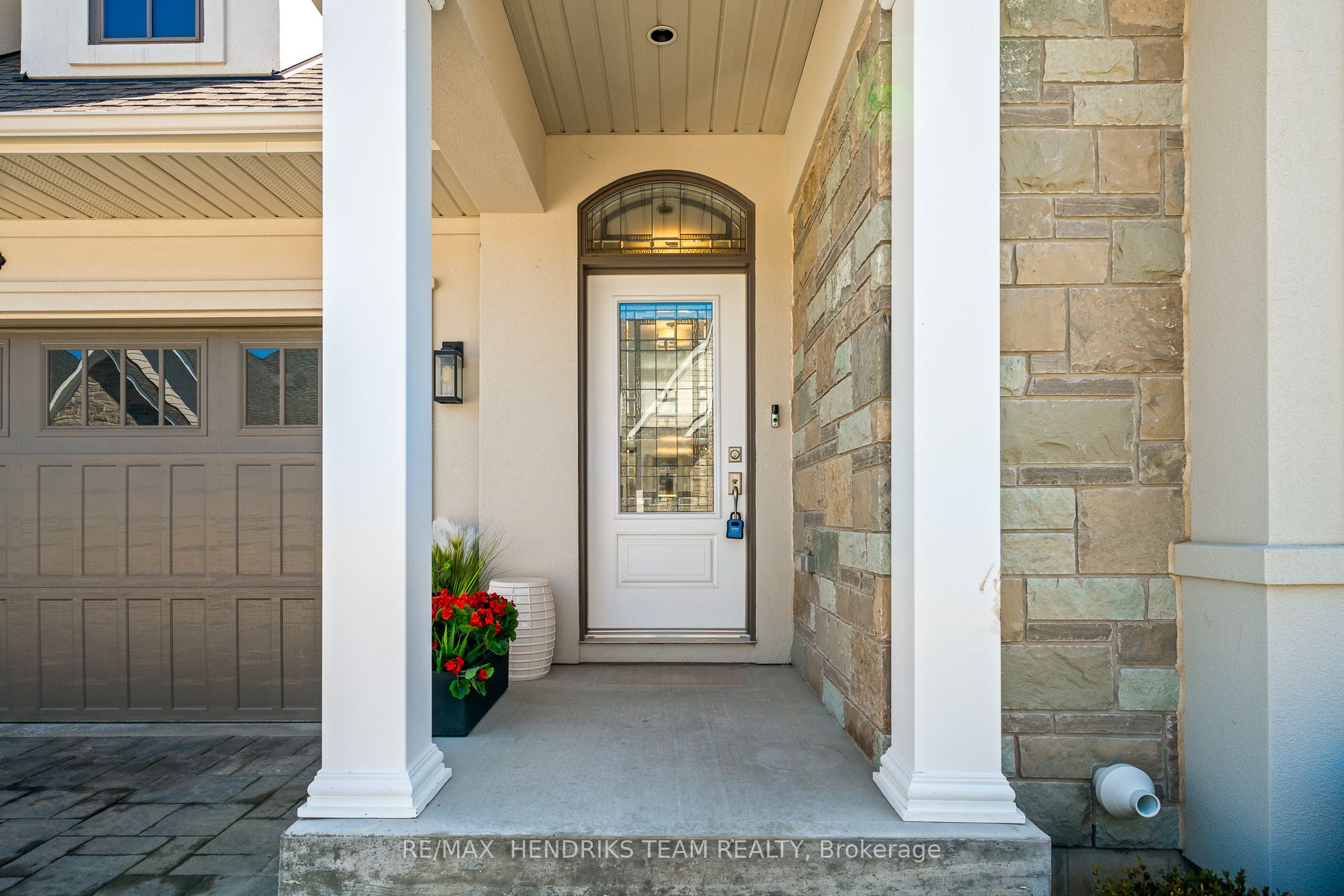 #11 - 10 Sassafras Row Property Photo 3