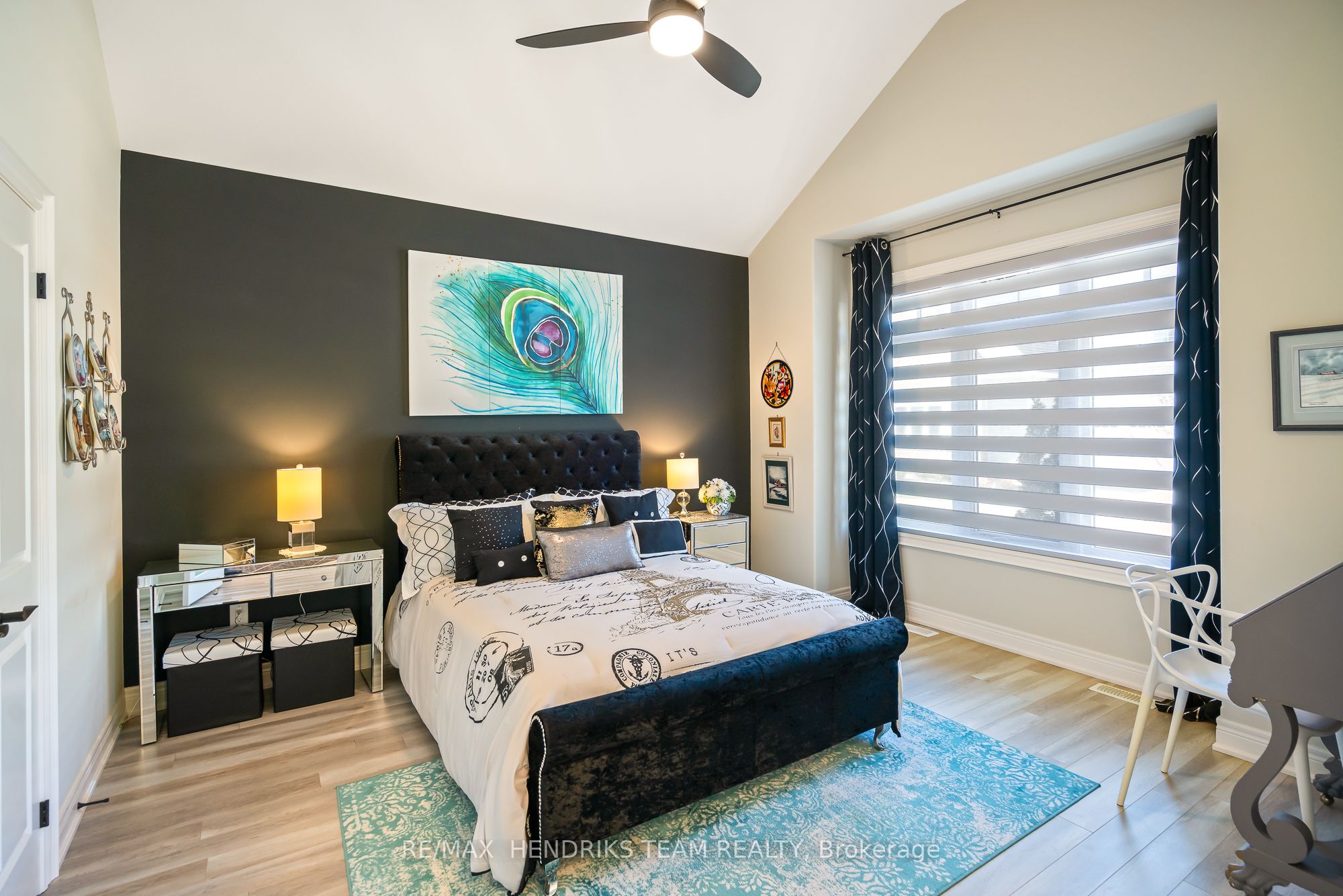 #11 - 10 Sassafras Row Property Photo 5