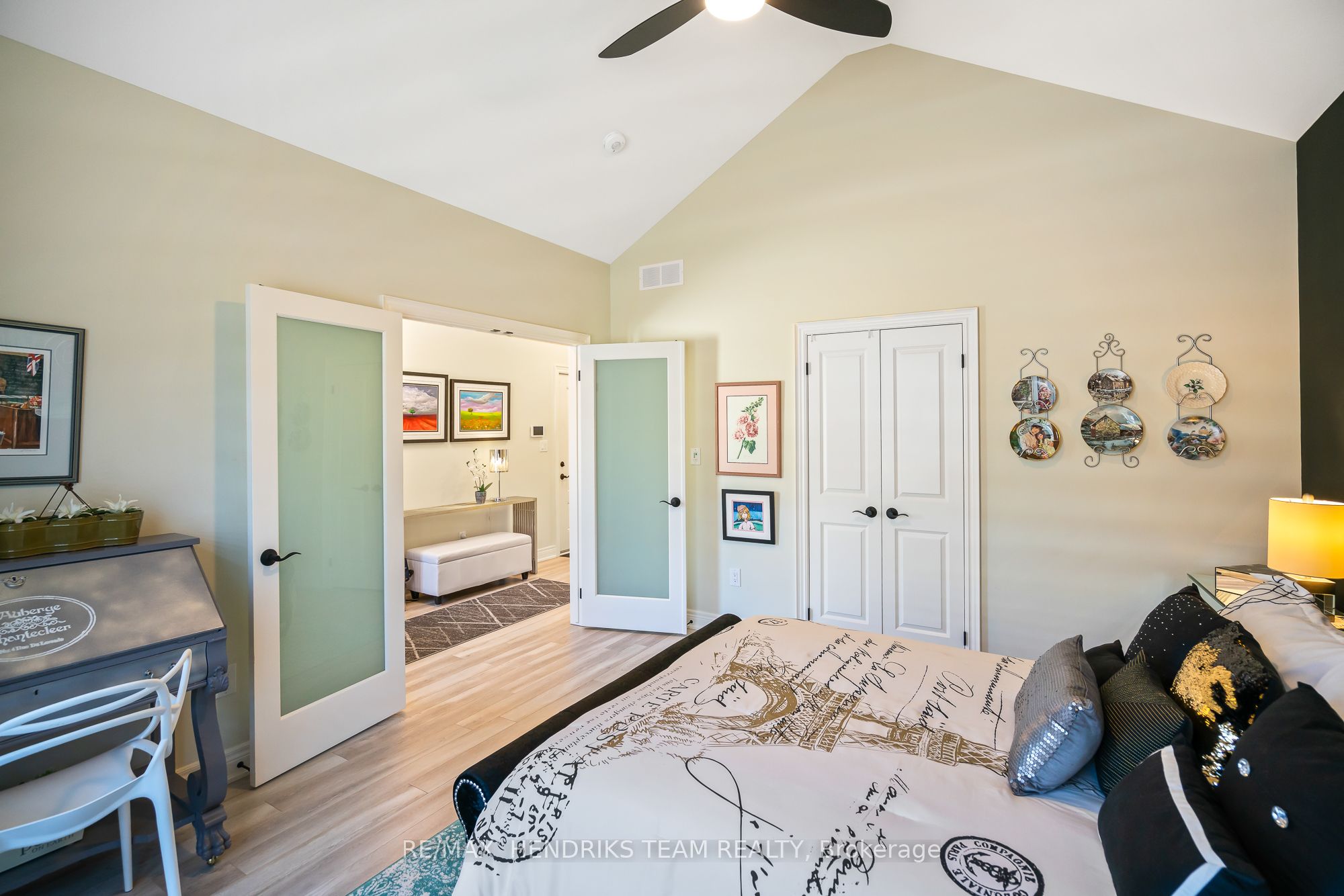 #11 - 10 Sassafras Row Property Photo 6