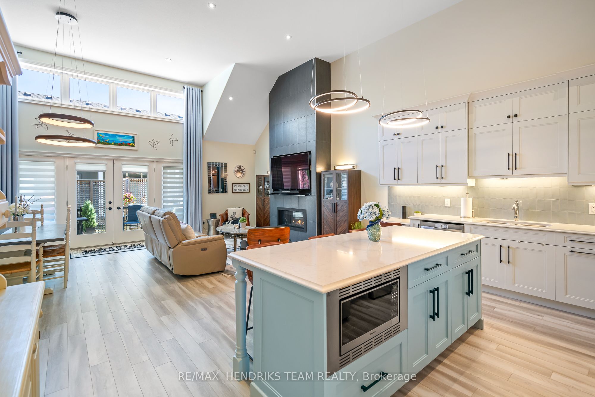 #11 - 10 Sassafras Row Property Photo 8