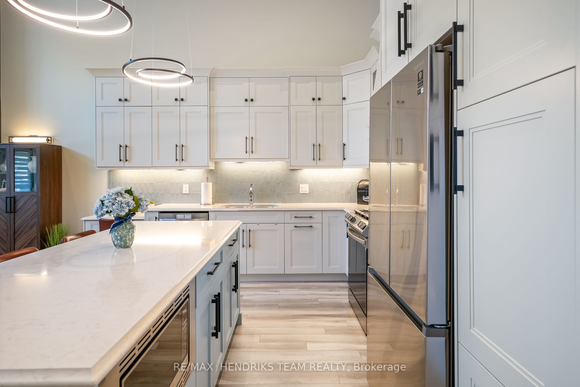 #11 - 10 Sassafras Row Property Photo 9