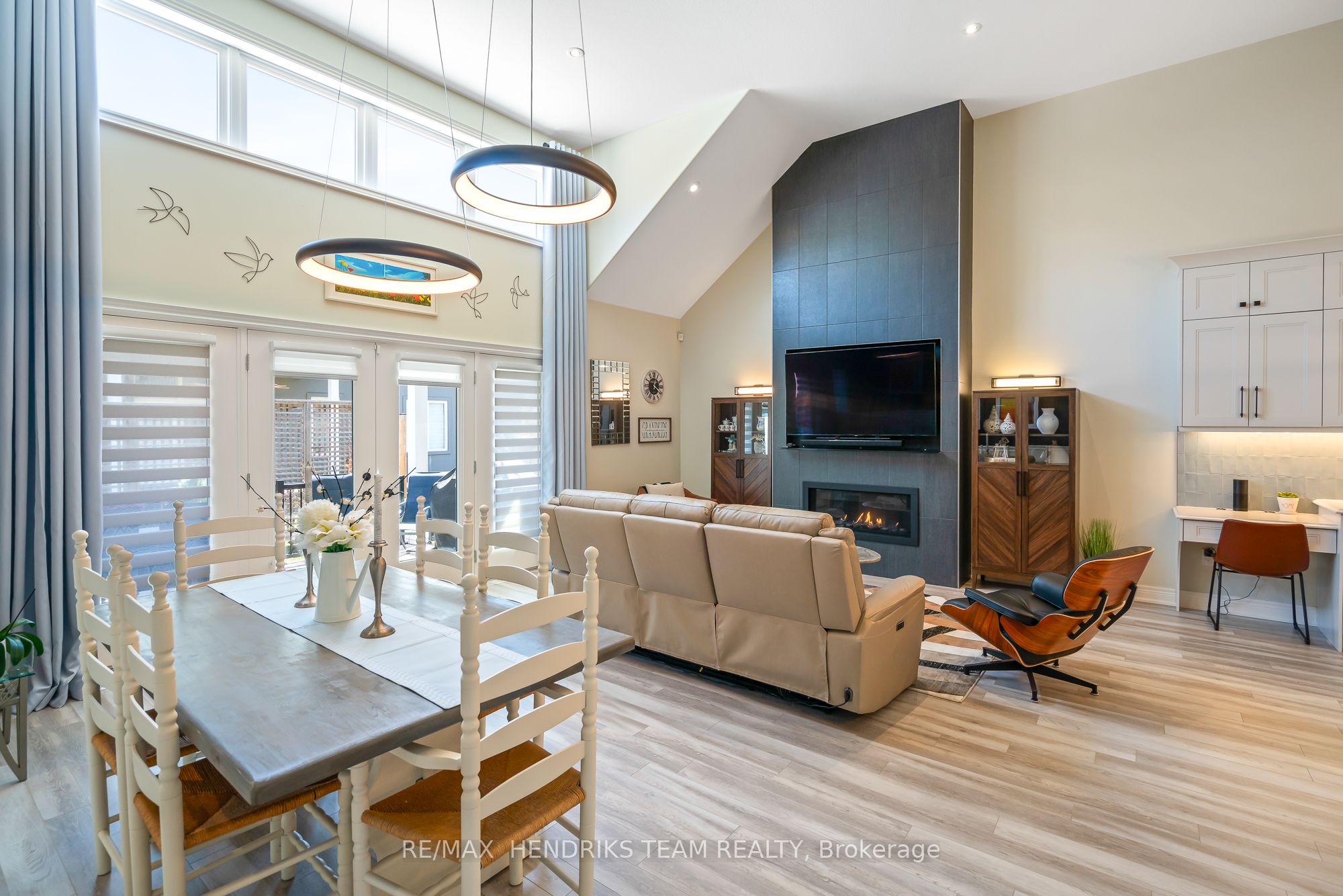 #11 - 10 Sassafras Row Property Photo 16