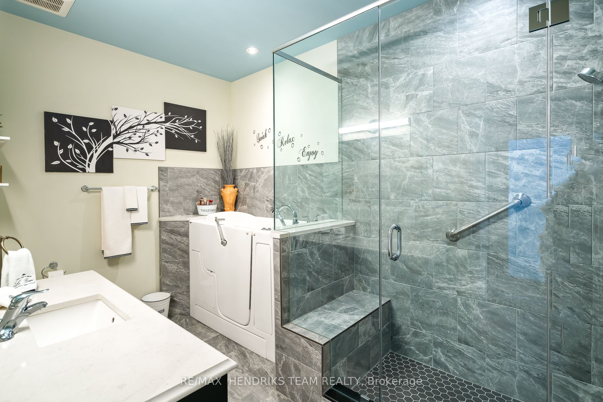 #11 - 10 Sassafras Row Property Photo 21