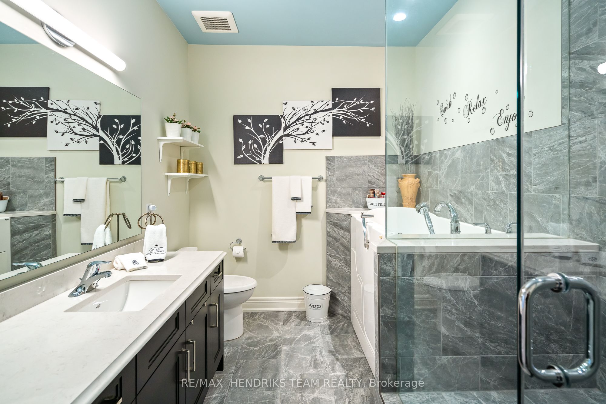 #11 - 10 Sassafras Row Property Photo 22