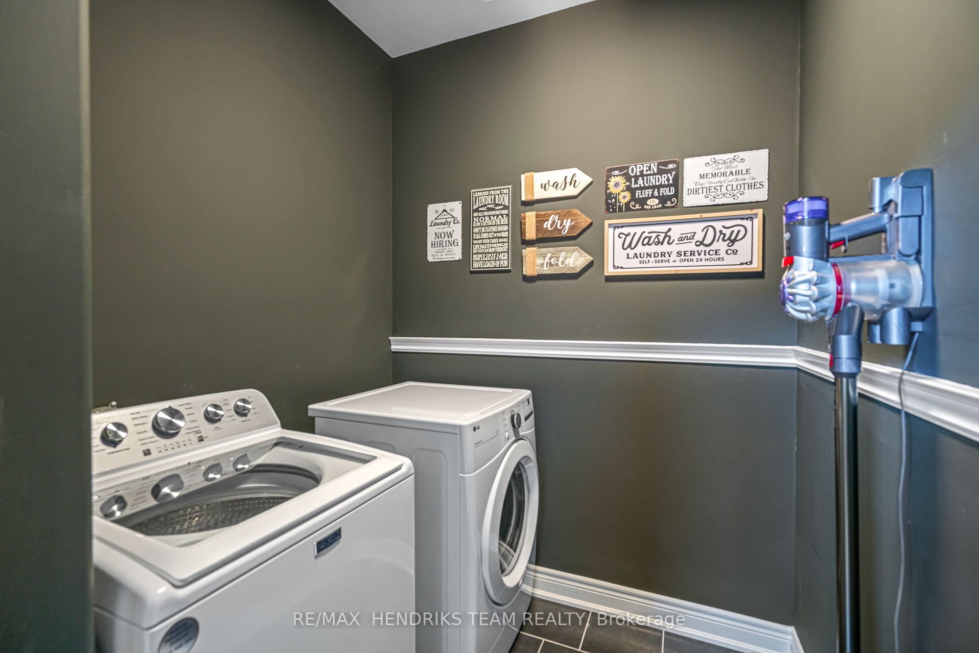 #11 - 10 Sassafras Row Property Photo 23