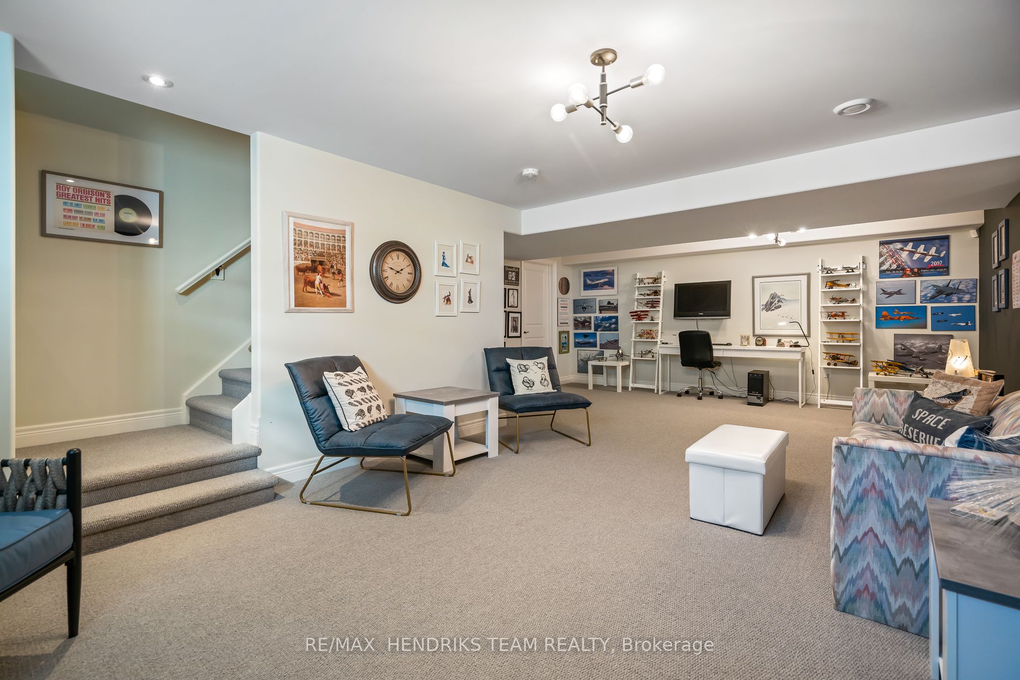 #11 - 10 Sassafras Row Property Photo 24