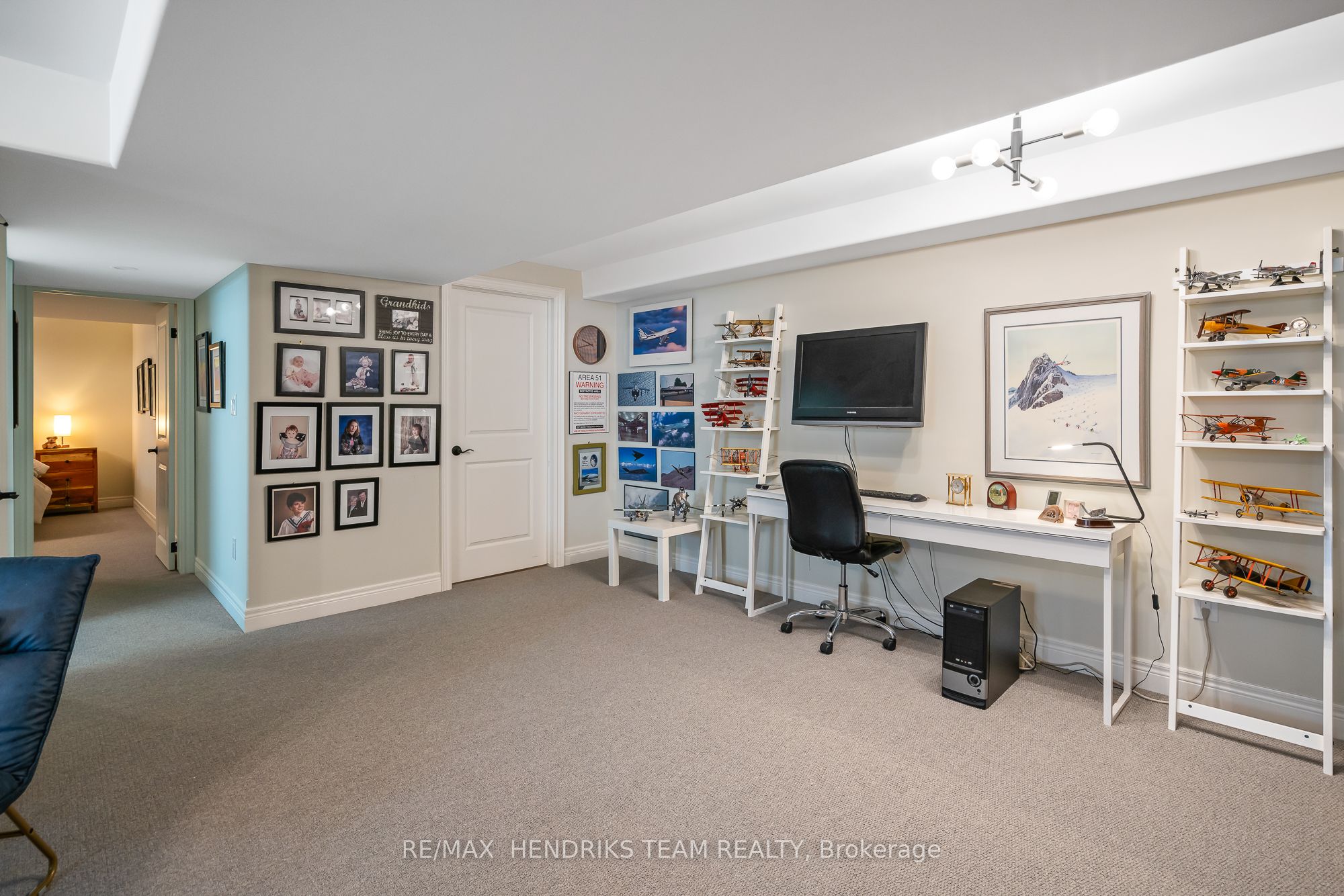 #11 - 10 Sassafras Row Property Photo 26