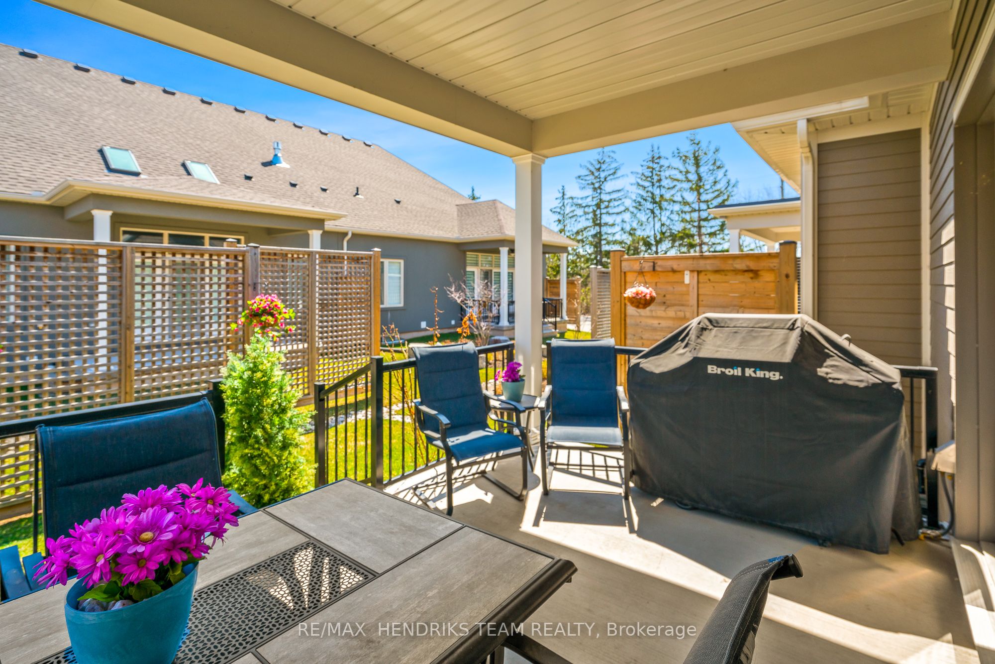 #11 - 10 Sassafras Row Property Photo 32