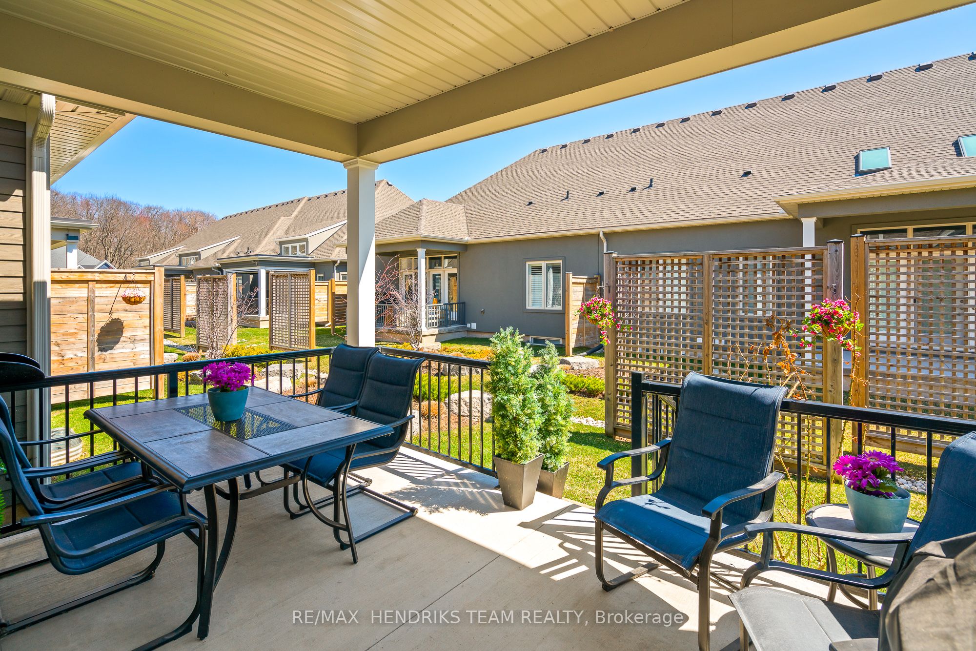 #11 - 10 Sassafras Row Property Photo 33