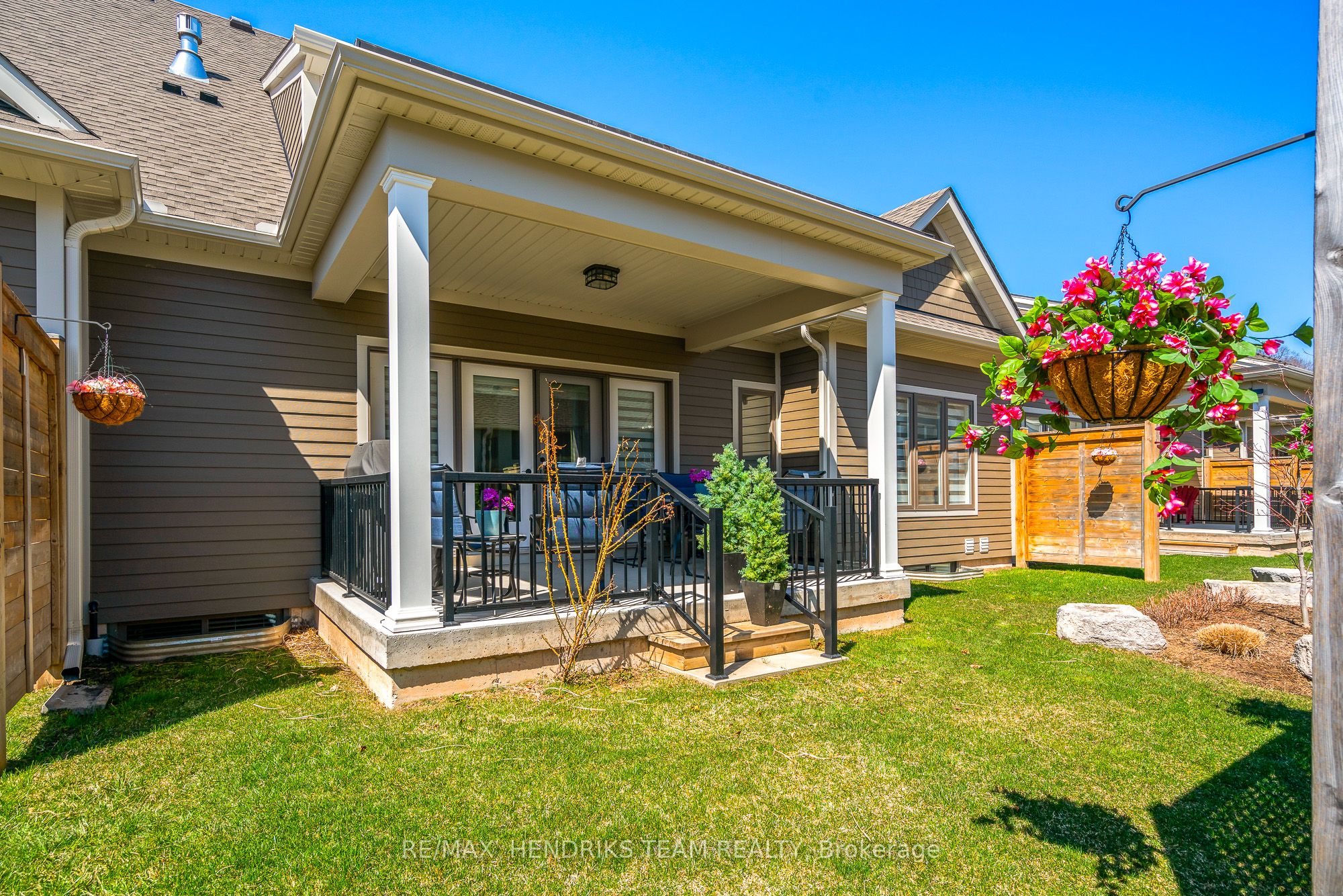 #11 - 10 Sassafras Row Property Photo 34