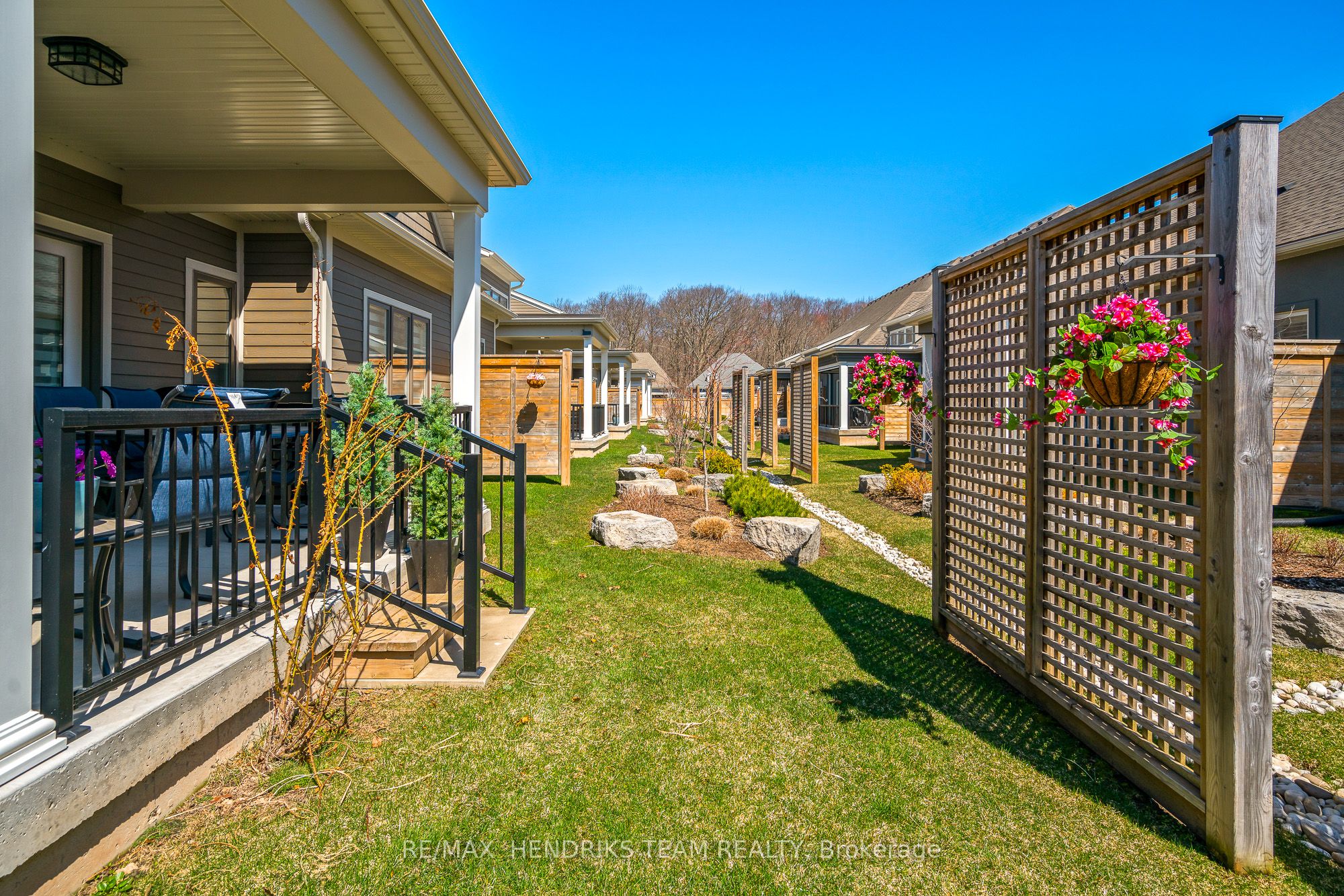 #11 - 10 Sassafras Row Property Photo 35