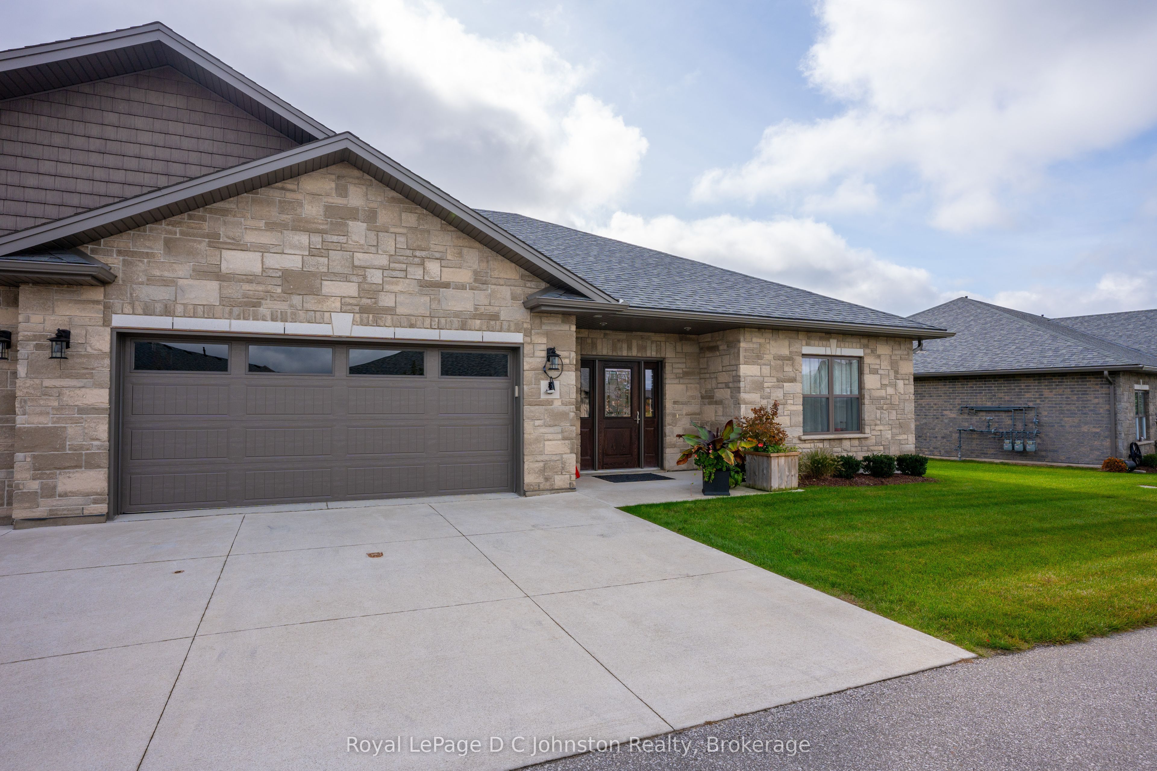 #3 - 1050 Waterloo Street Property Photo 1