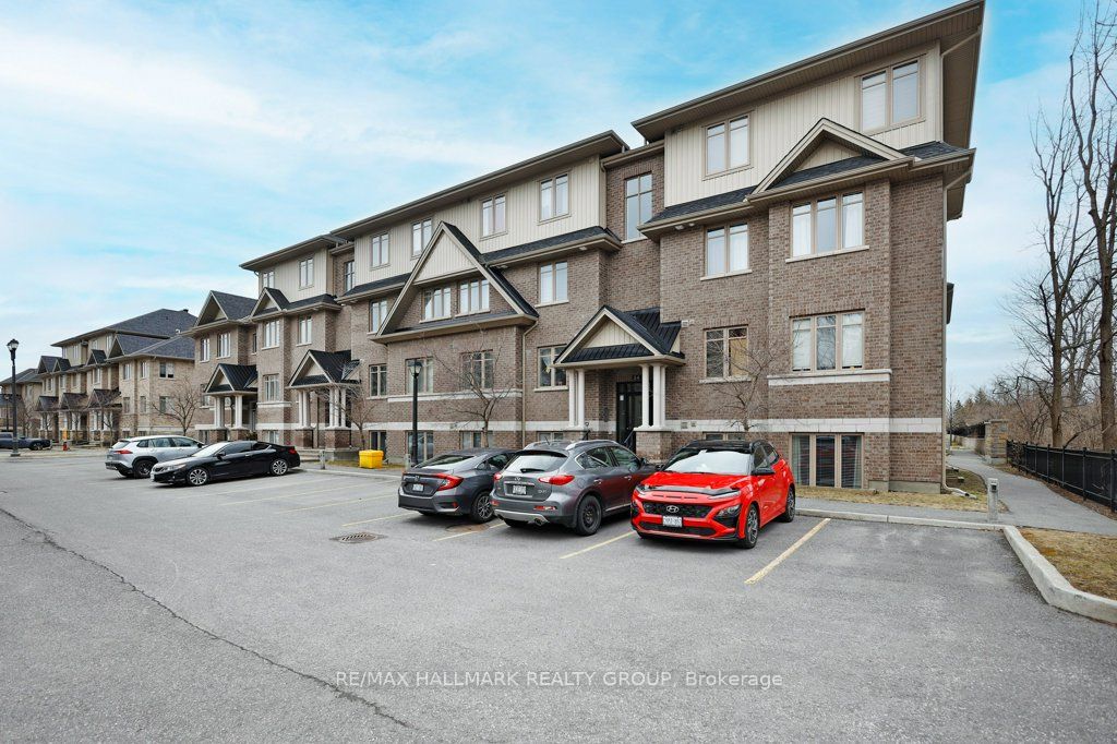 #d - 34 Tadley Private Property Photo 1