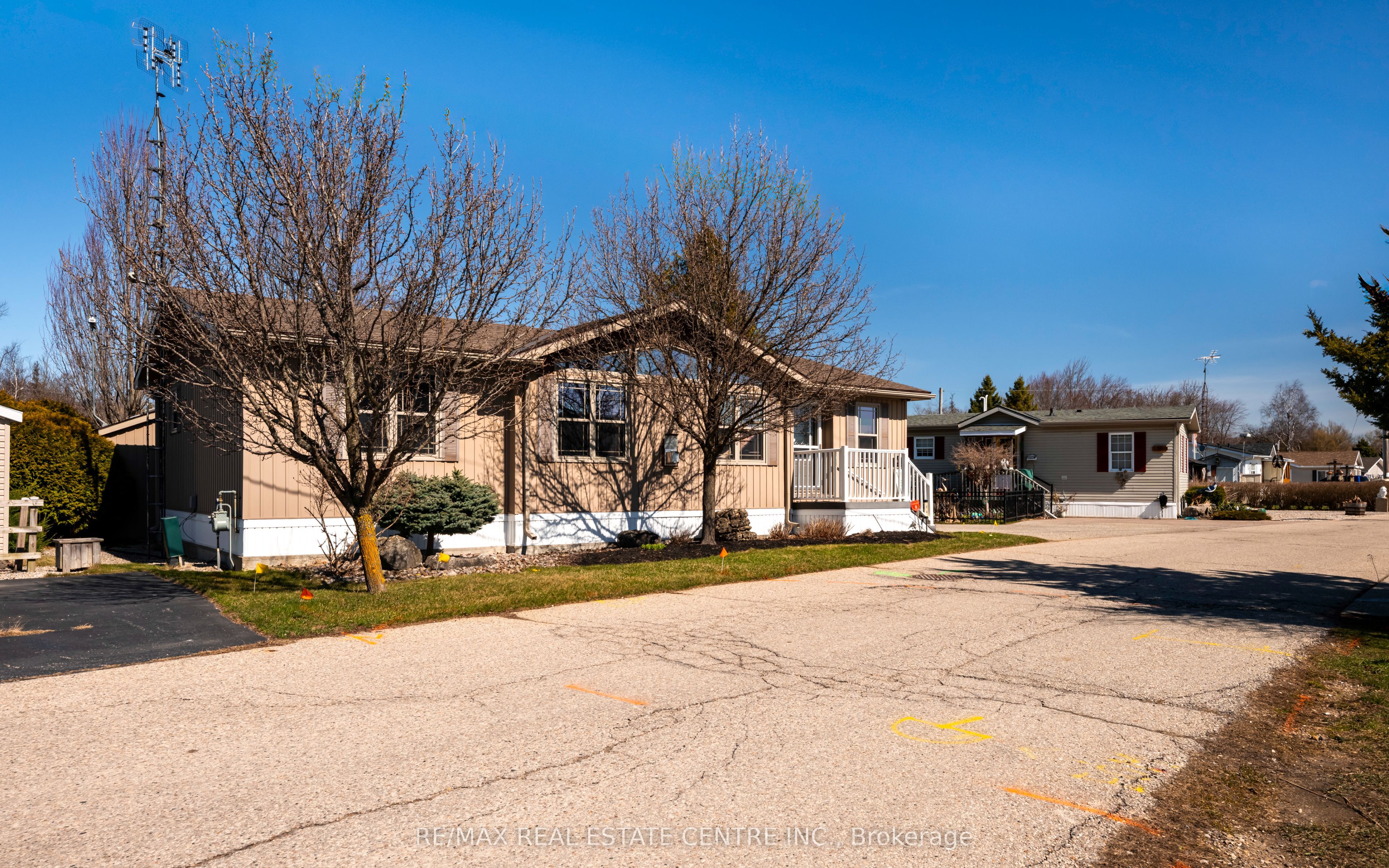 64 Hemlock Crescent Property Photo 1