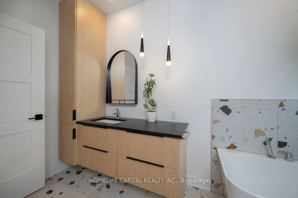 525 Barrage Street Property Photo 11