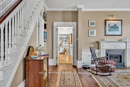 33 Victoria Avenue N Property Photo 6