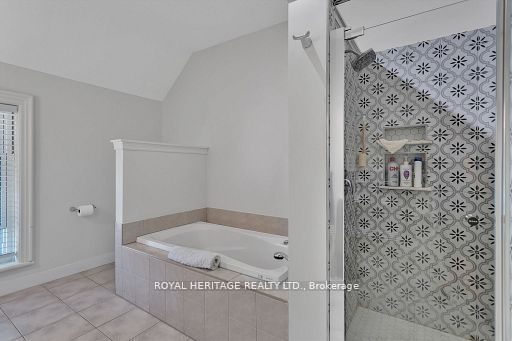 33 Victoria Avenue N Property Photo 25