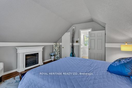 33 Victoria Avenue N Property Photo 28
