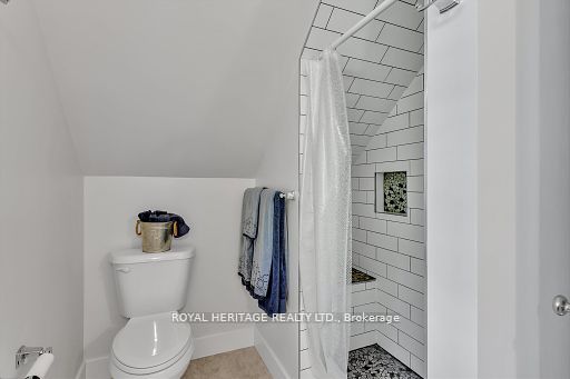 33 Victoria Avenue N Property Photo 29