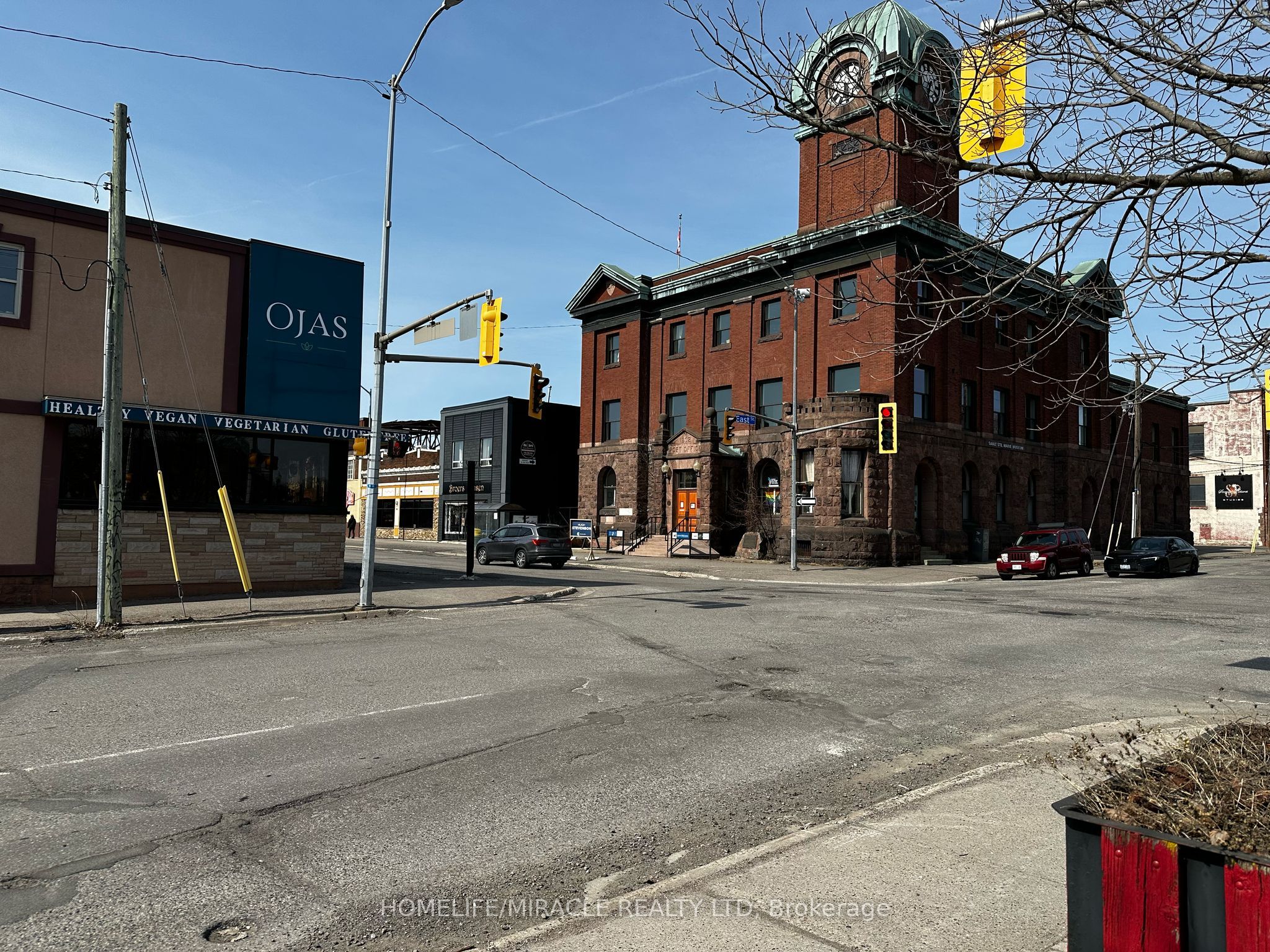 685 Queen Street Property Photo