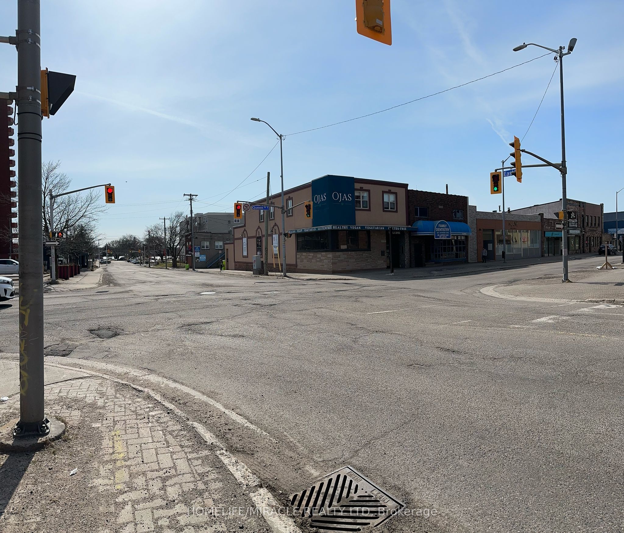 685 Queen Street Property Photo 4