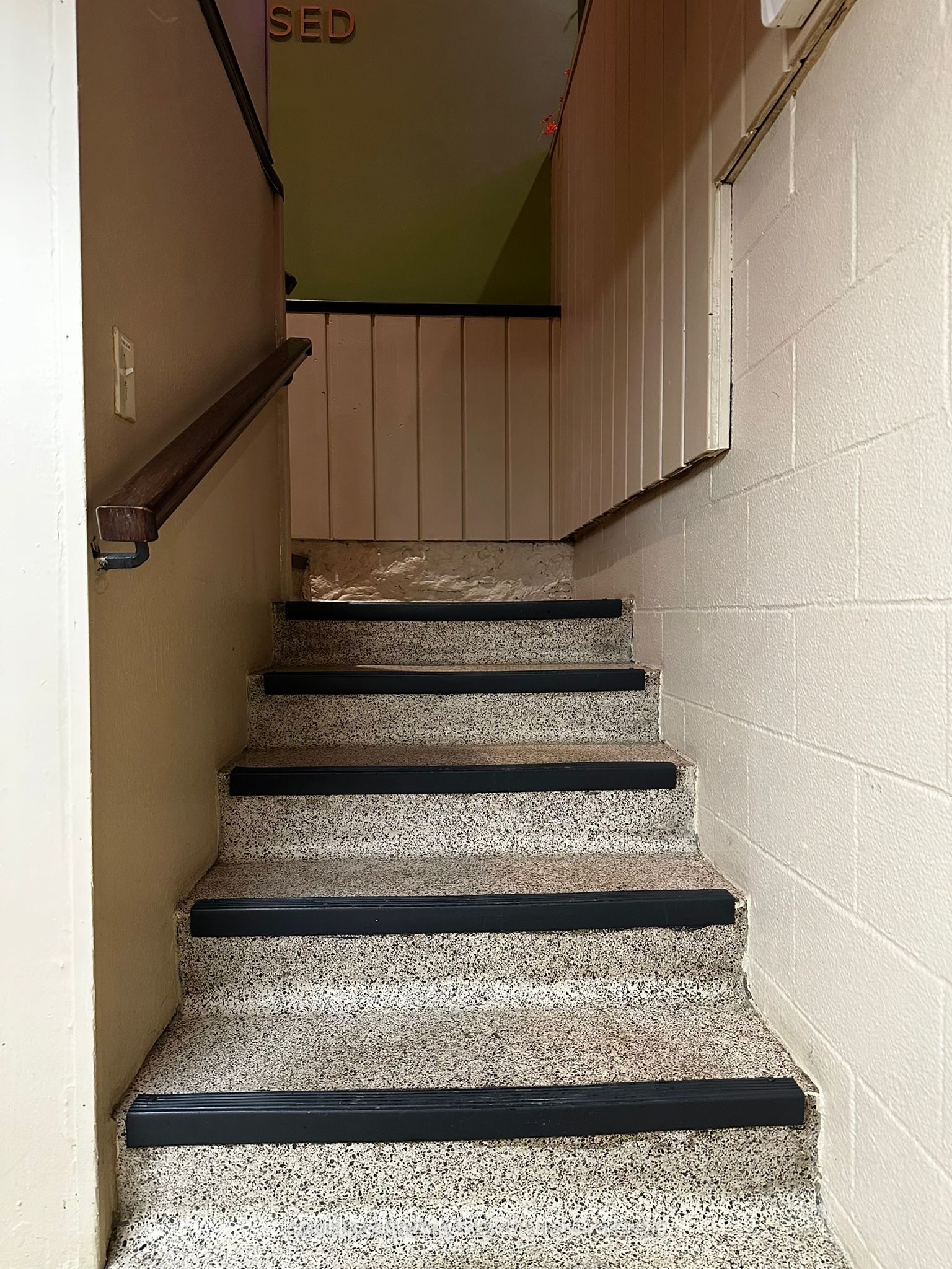 685 Queen Street Property Photo 5