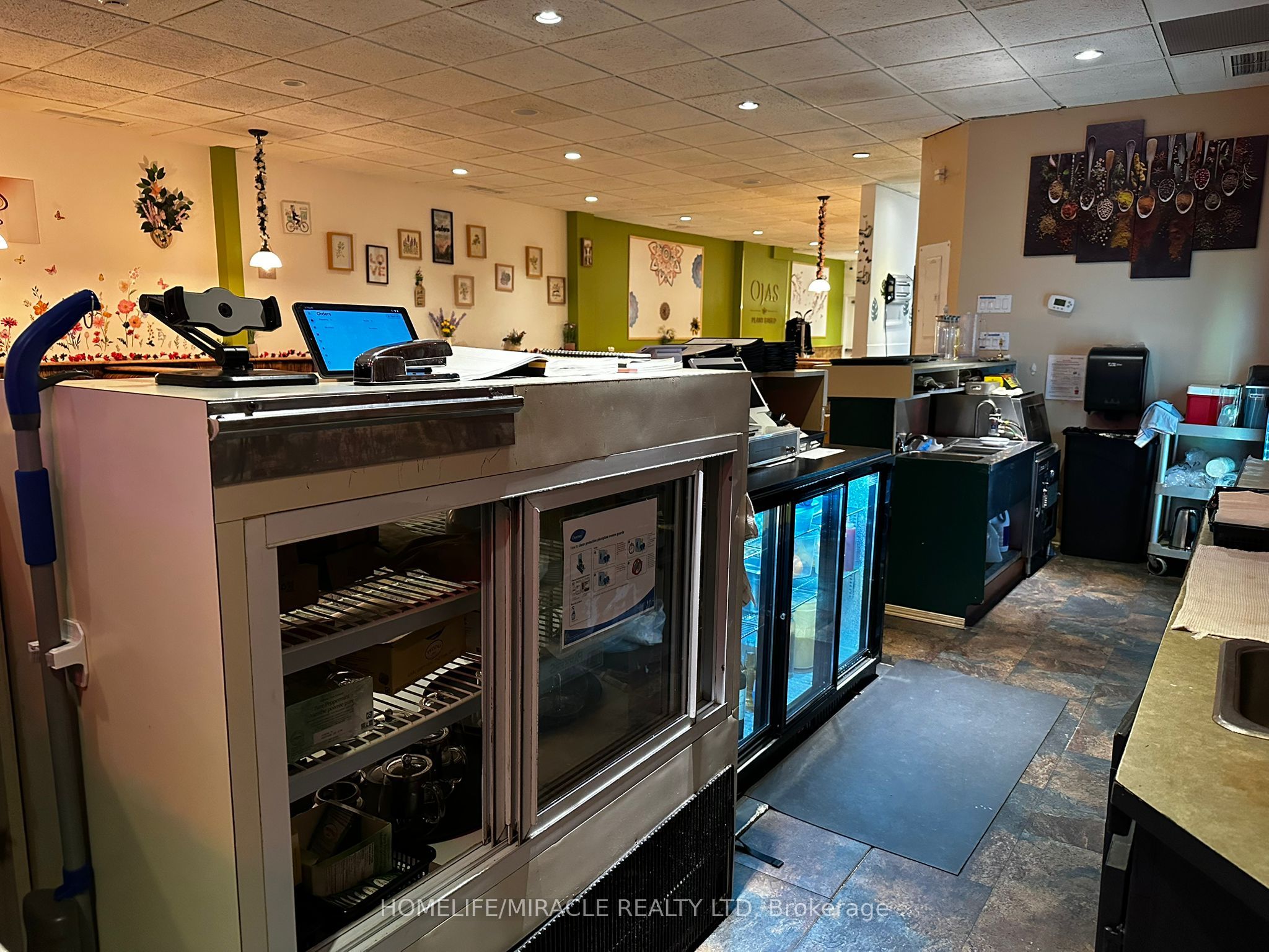 685 Queen Street Property Photo 16