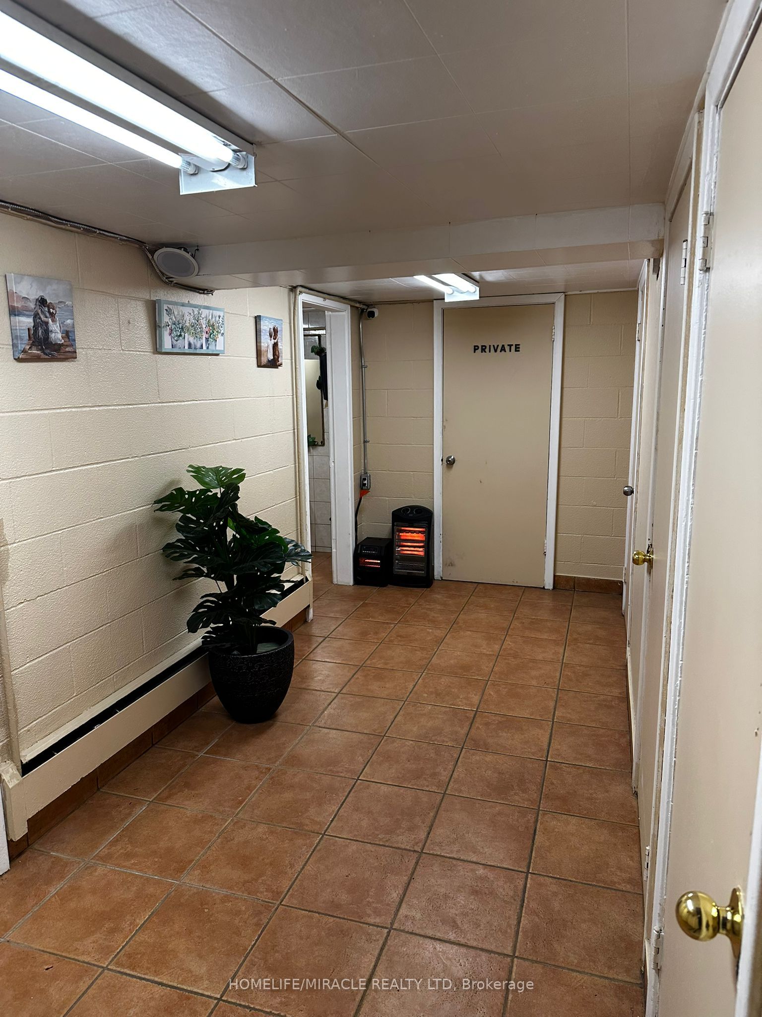 685 Queen Street Property Photo 18