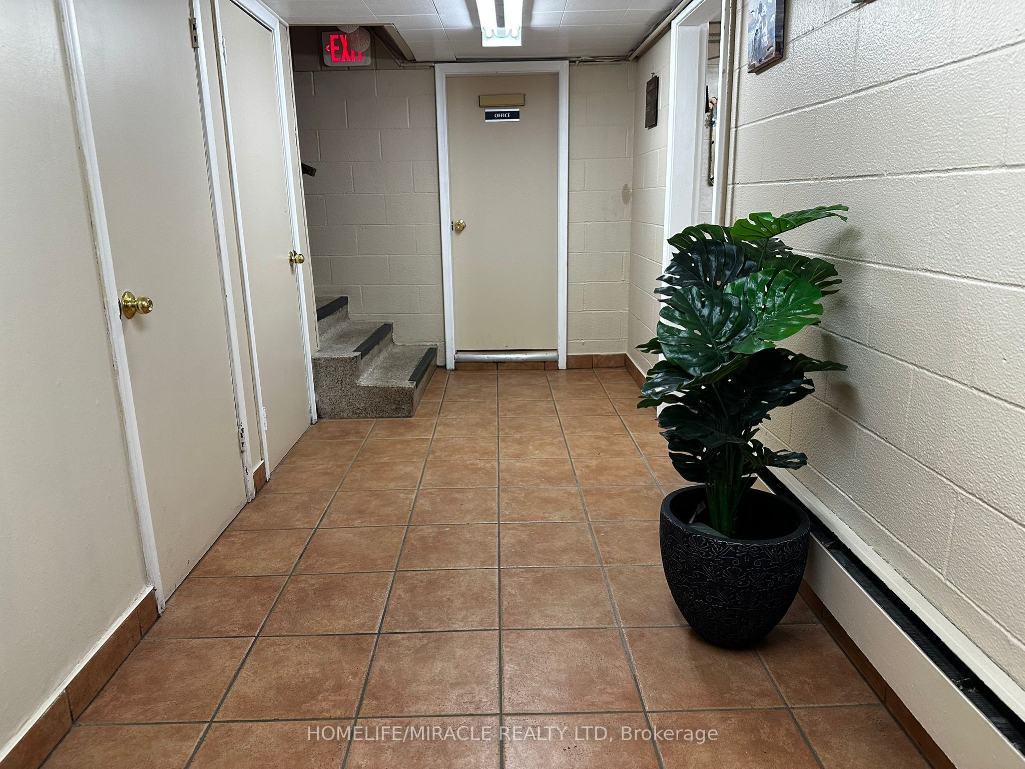 685 Queen Street Property Photo 25