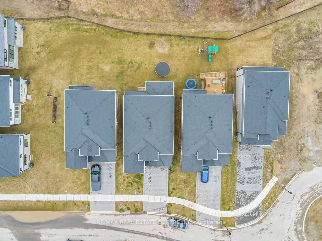 3374 Oriole Drive Property Photo 4