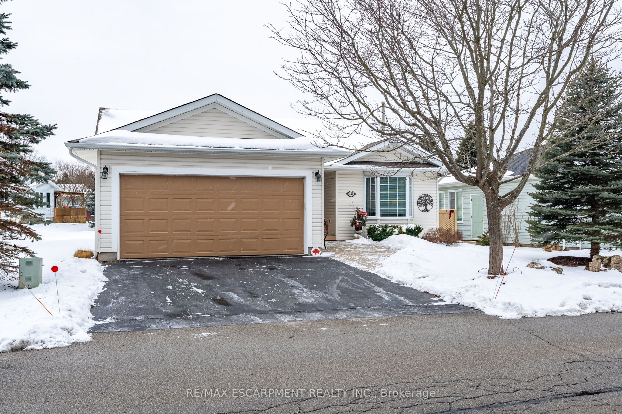 120 Glenariff Drive Property Photo 1