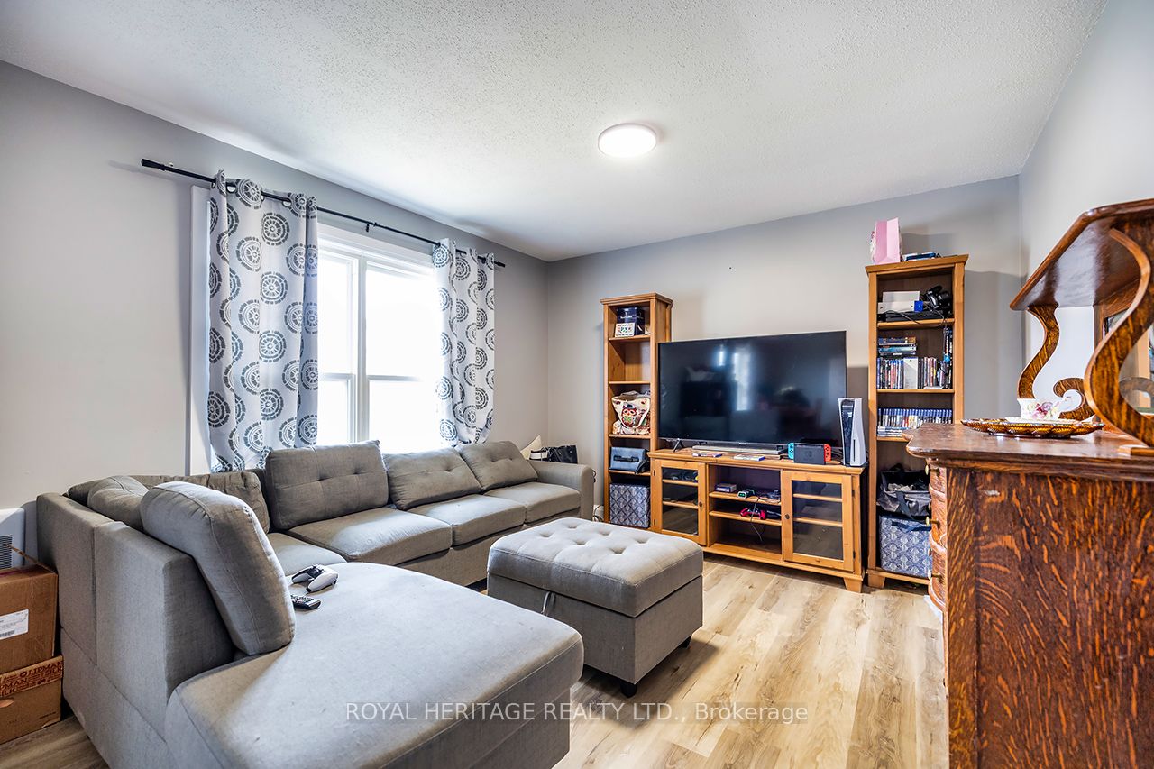 286 William Street N Property Photo 5