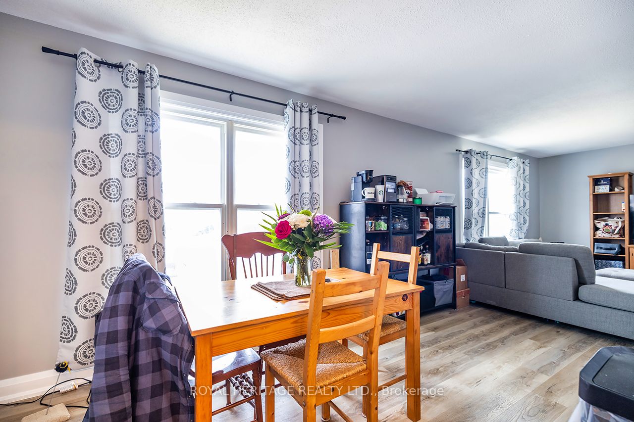 286 William Street N Property Photo 6